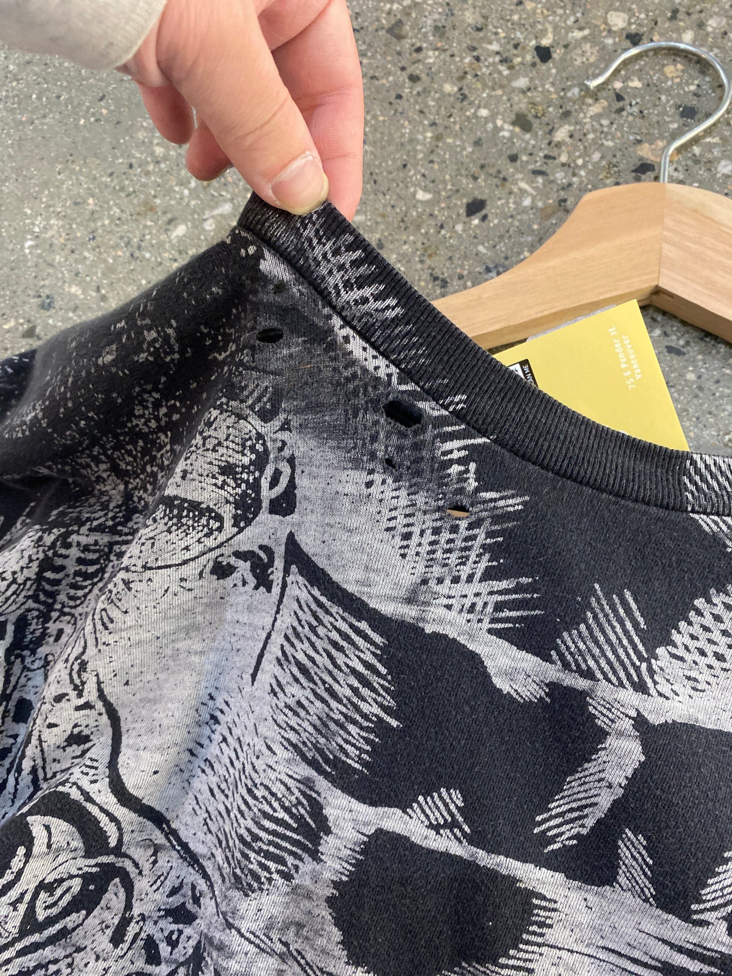 (xl/2x) Y2K Graphic Tee AOP ( as is )