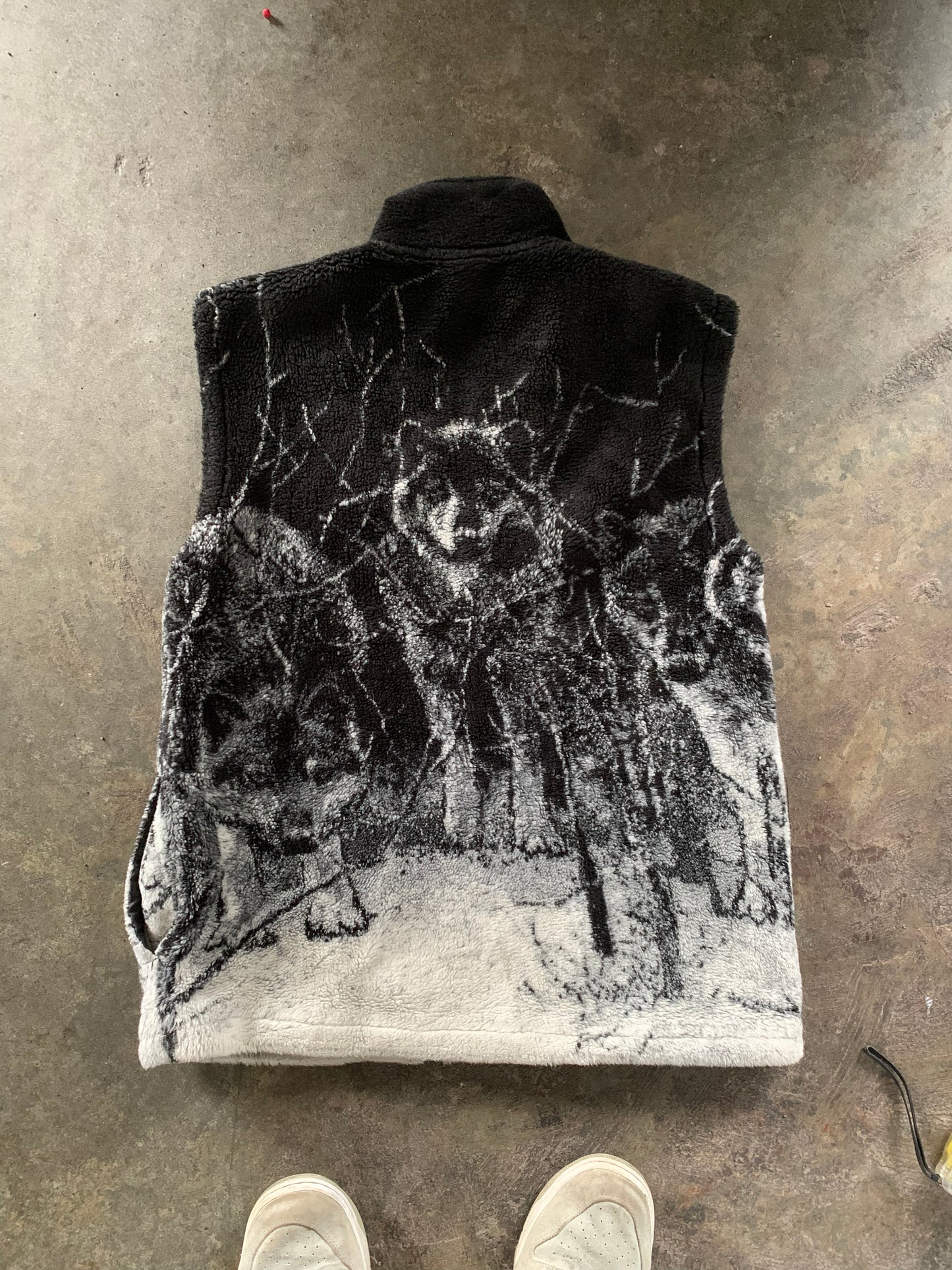 (M) Vintage Wolf AOP Deep Pile Fleece Vest