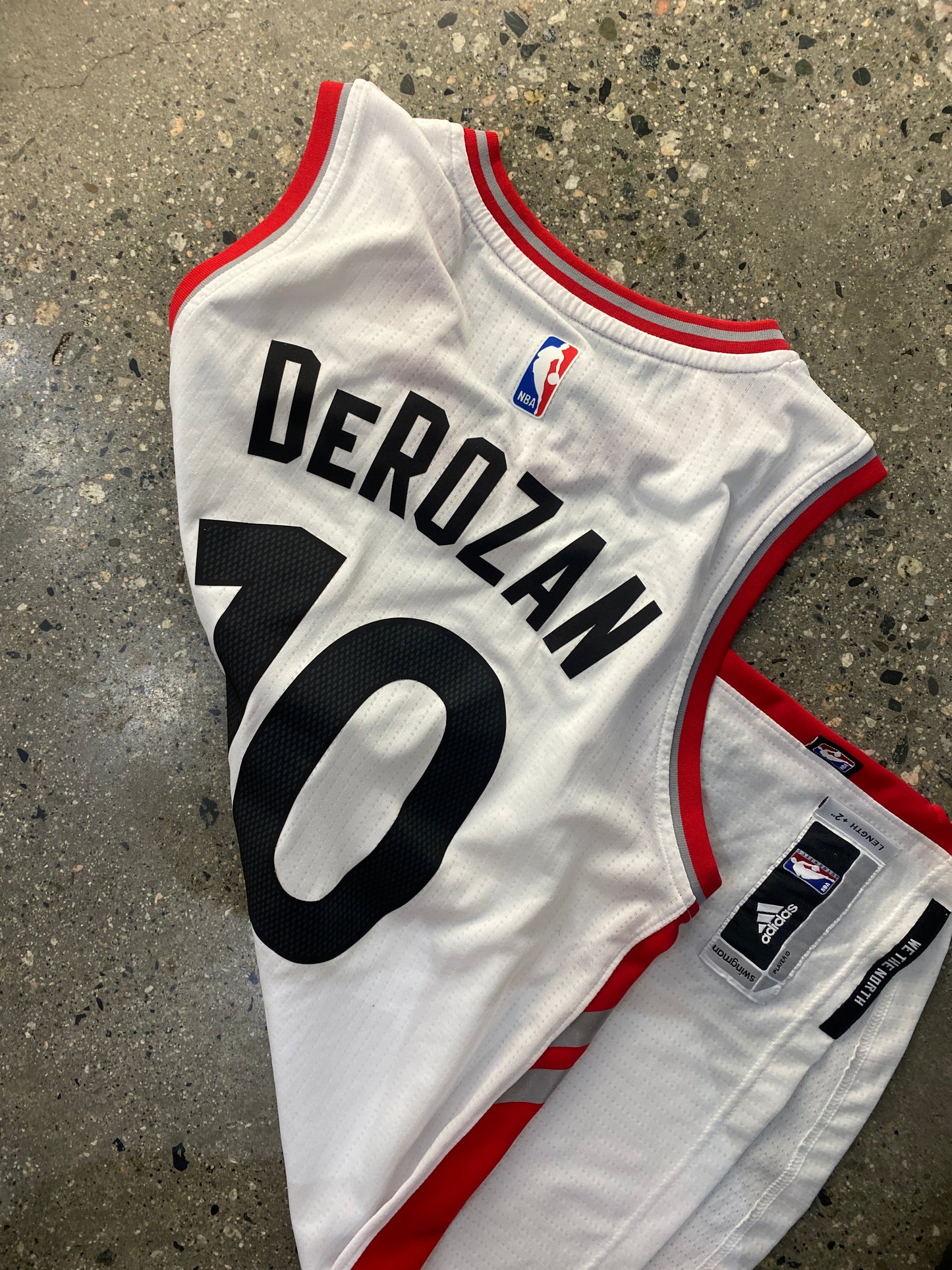 (S/M) Adidas Toronto Raptors Demar Derozan Jersey