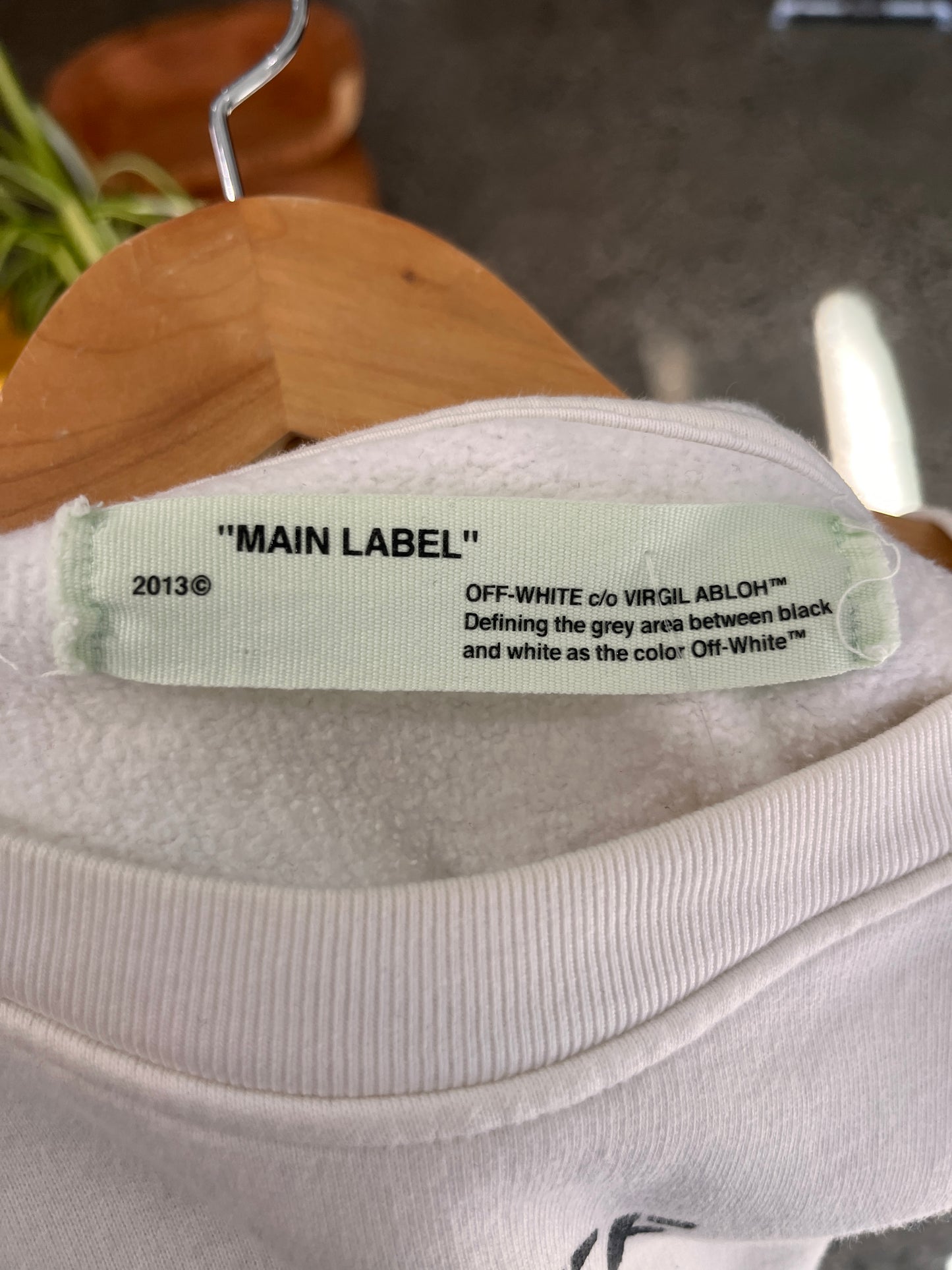 (S) Offwhite Diagonal Spray Crewneck