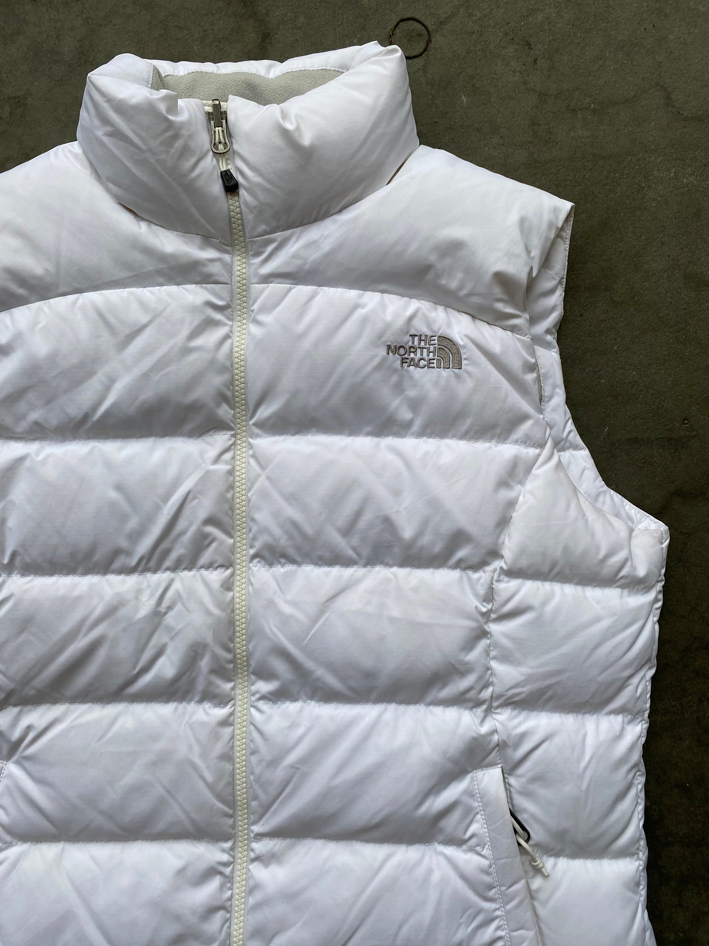 (L) The North Face 700 White