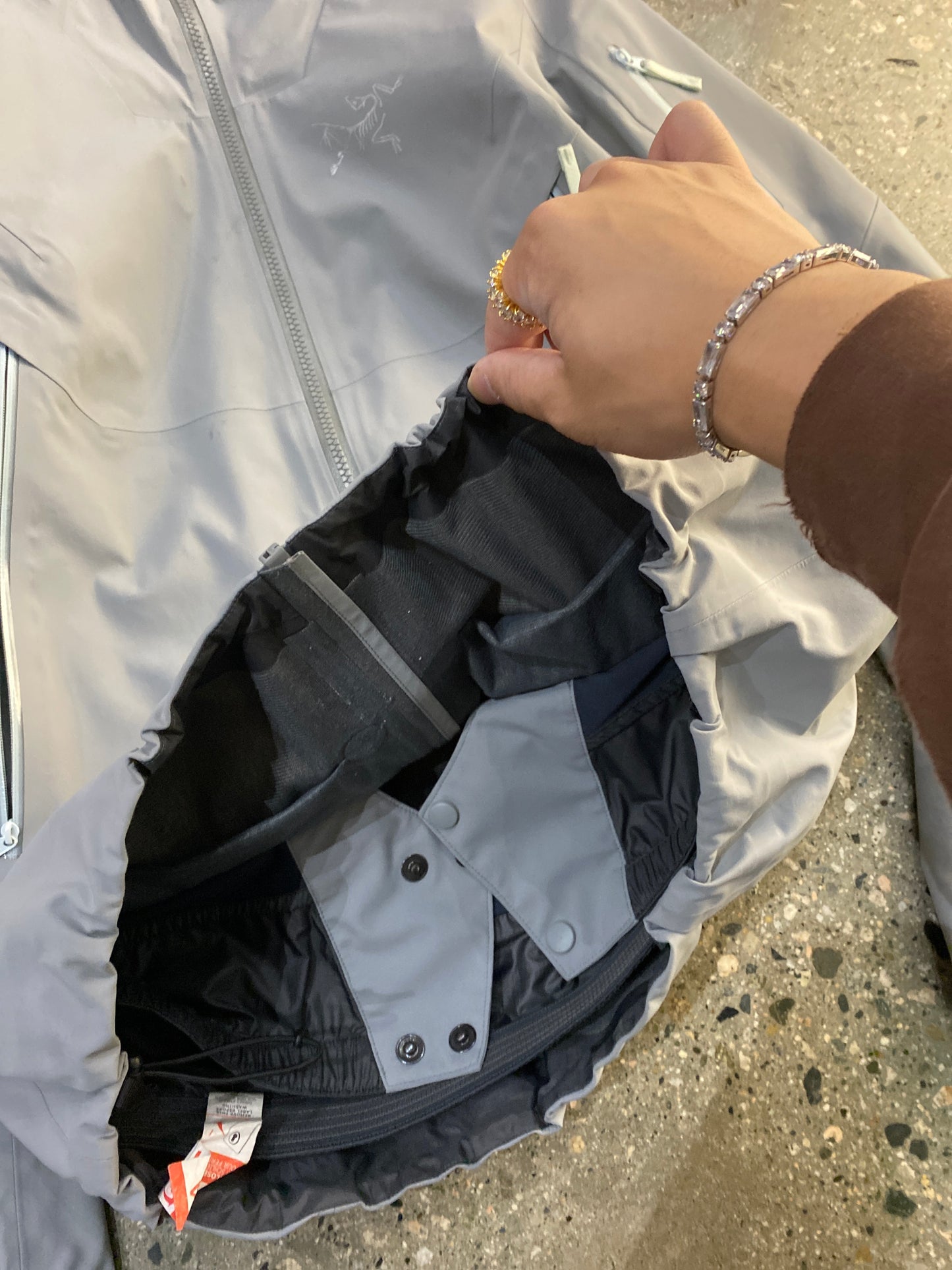 (womens M ) FW25 - Arc’teryx Sample Goretex Beta SL