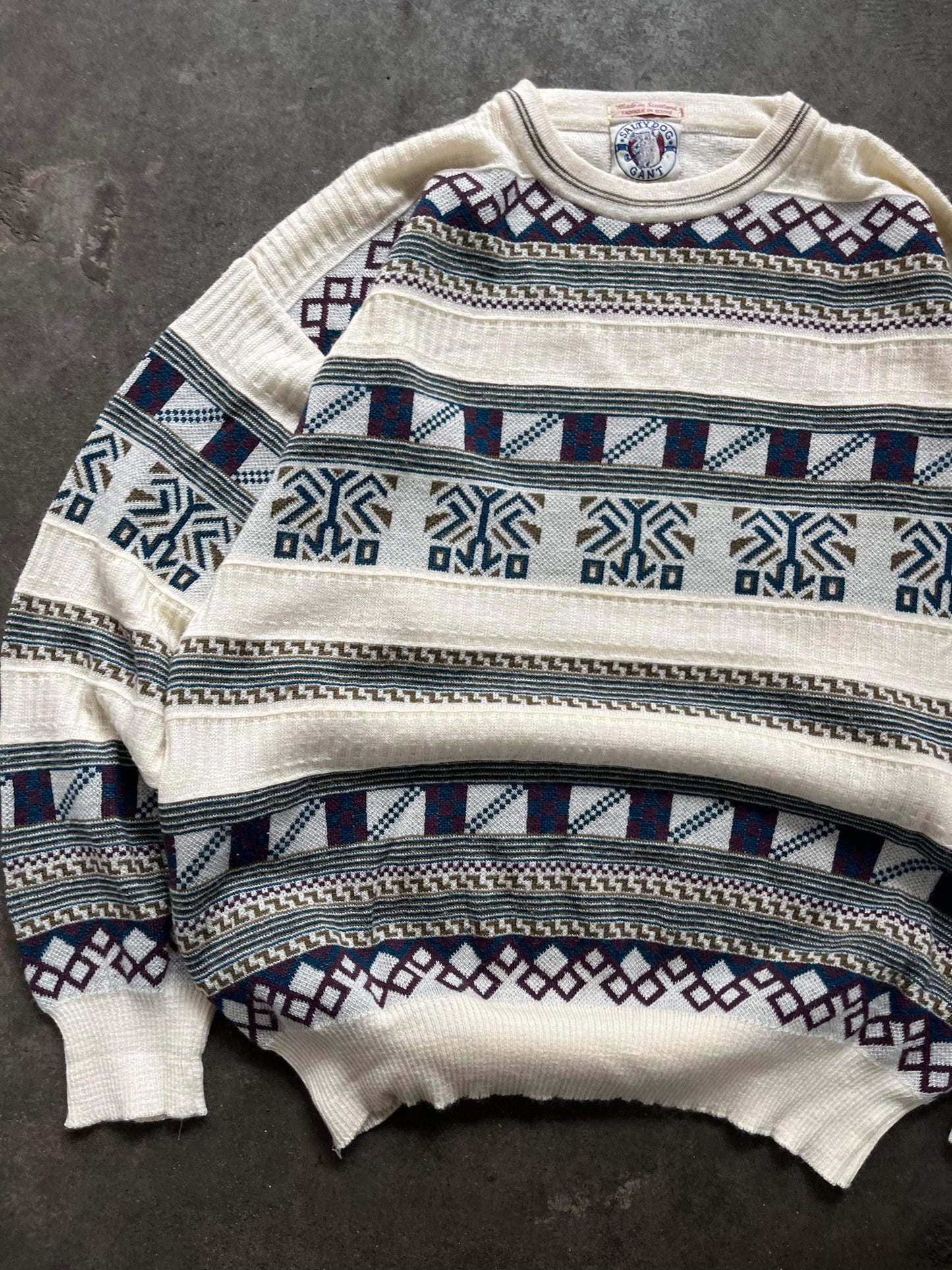 (L) Vintage Patterened Knit