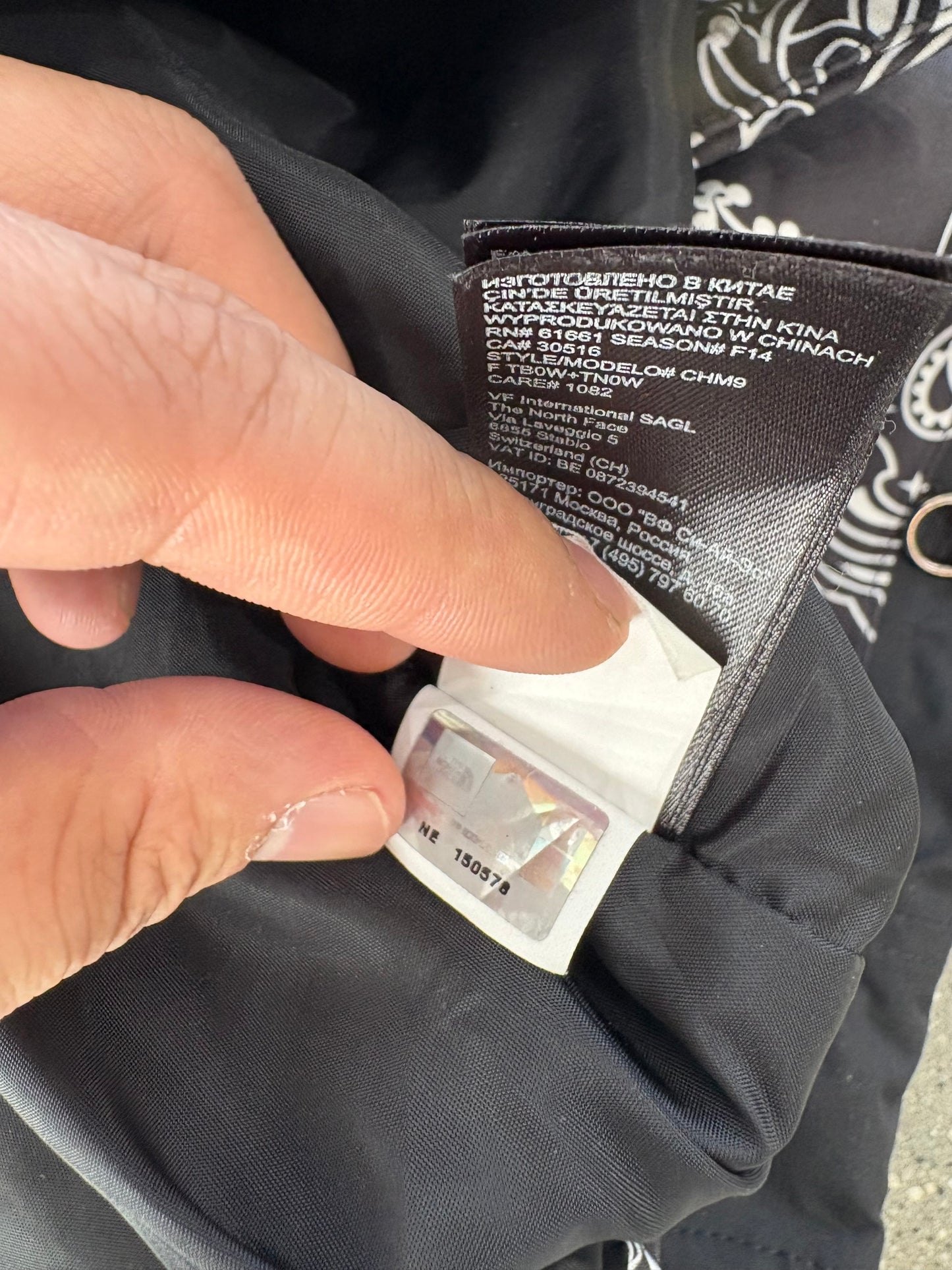 (L) Authentic Supreme x The North Face Banadana Mountain Jacket