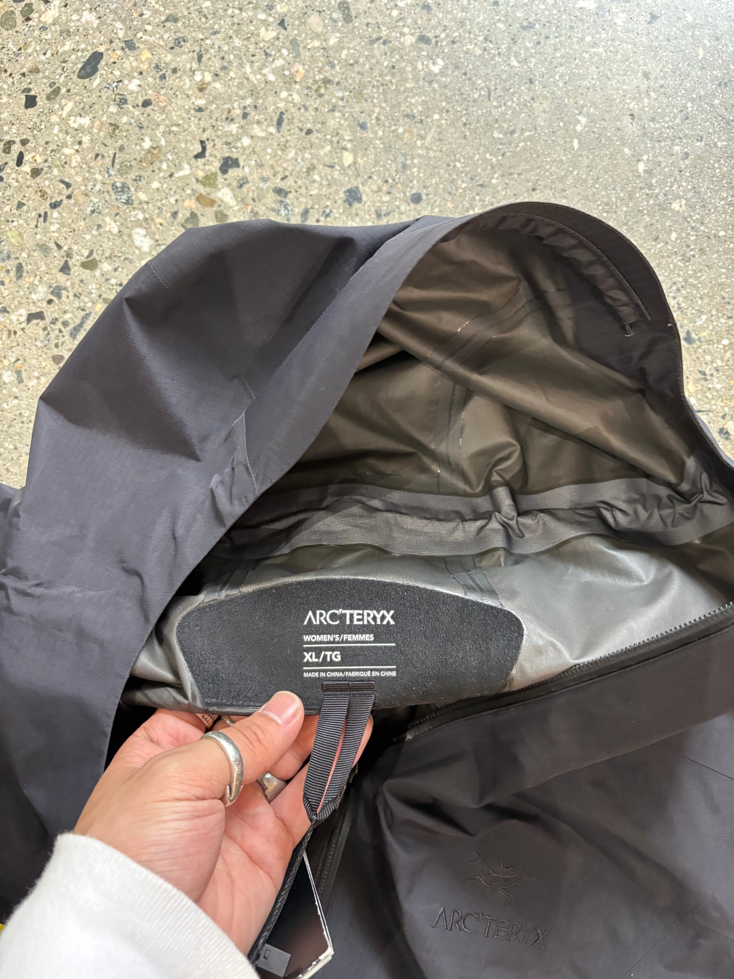 (L) Arcteryx Zeta ZL Goretex All Black Jacket