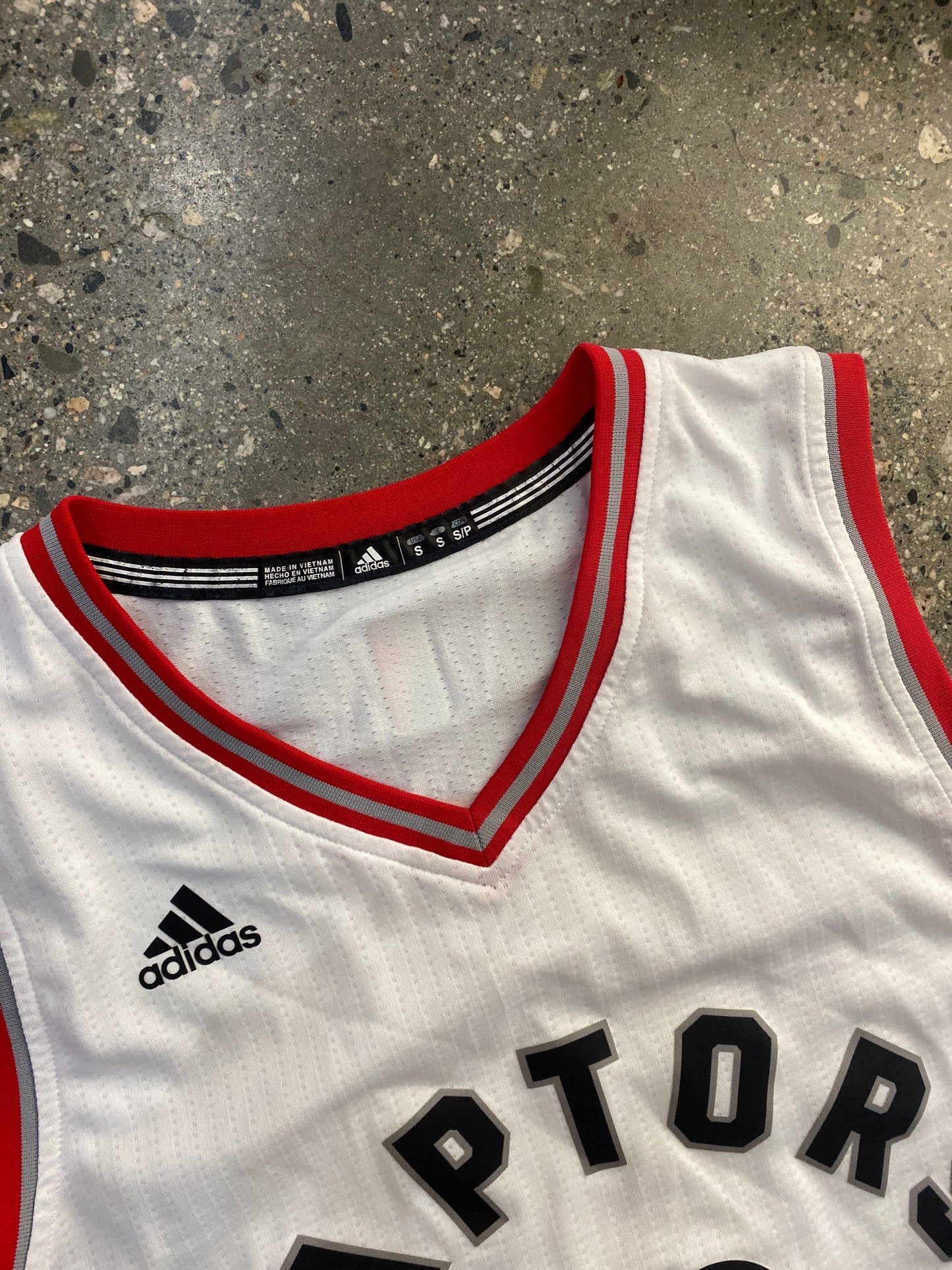 (S/M) Adidas Toronto Raptors Demar Derozan Jersey
