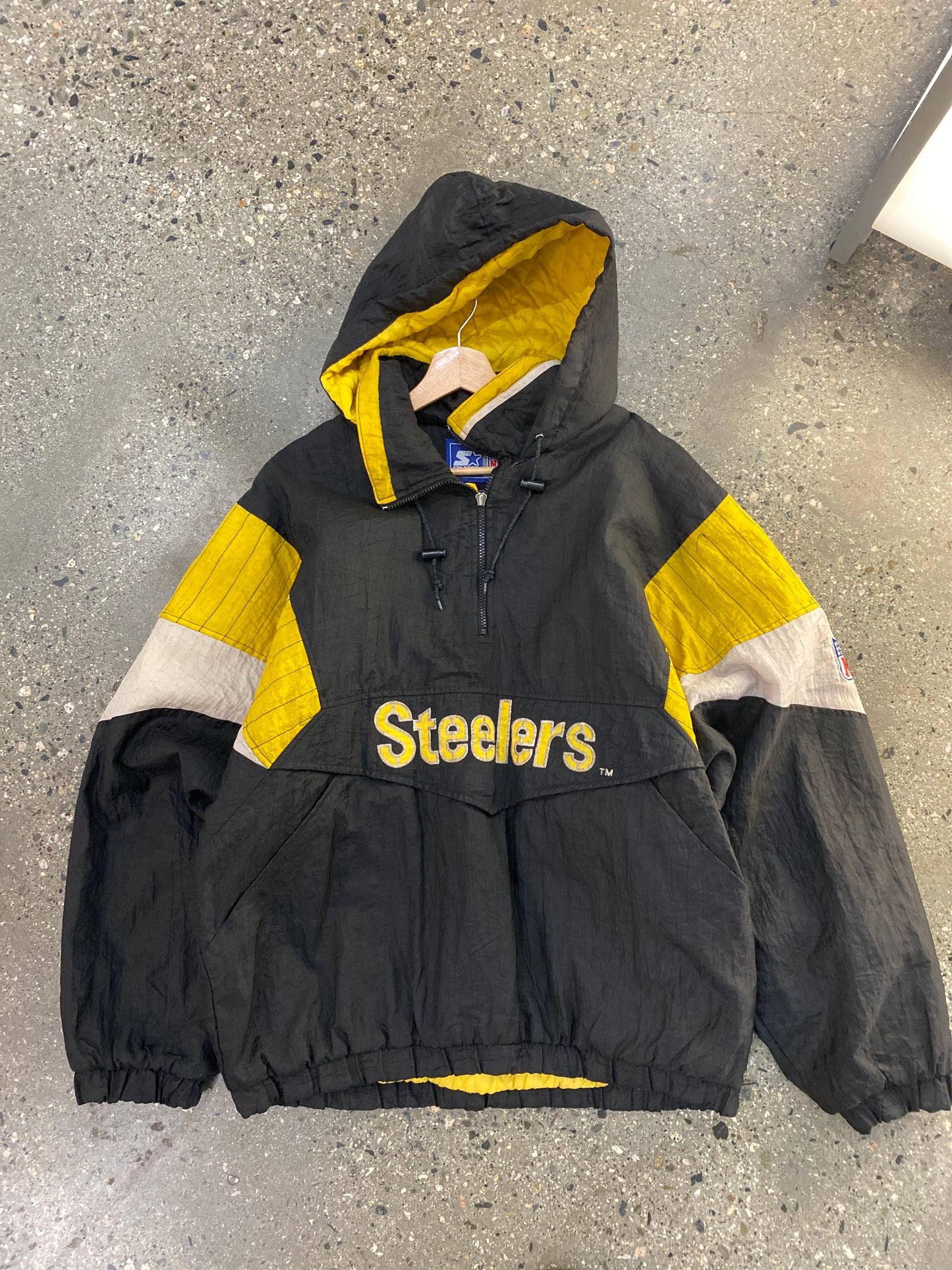 (L) Starter Steelers Jacket ( no zipper pull)