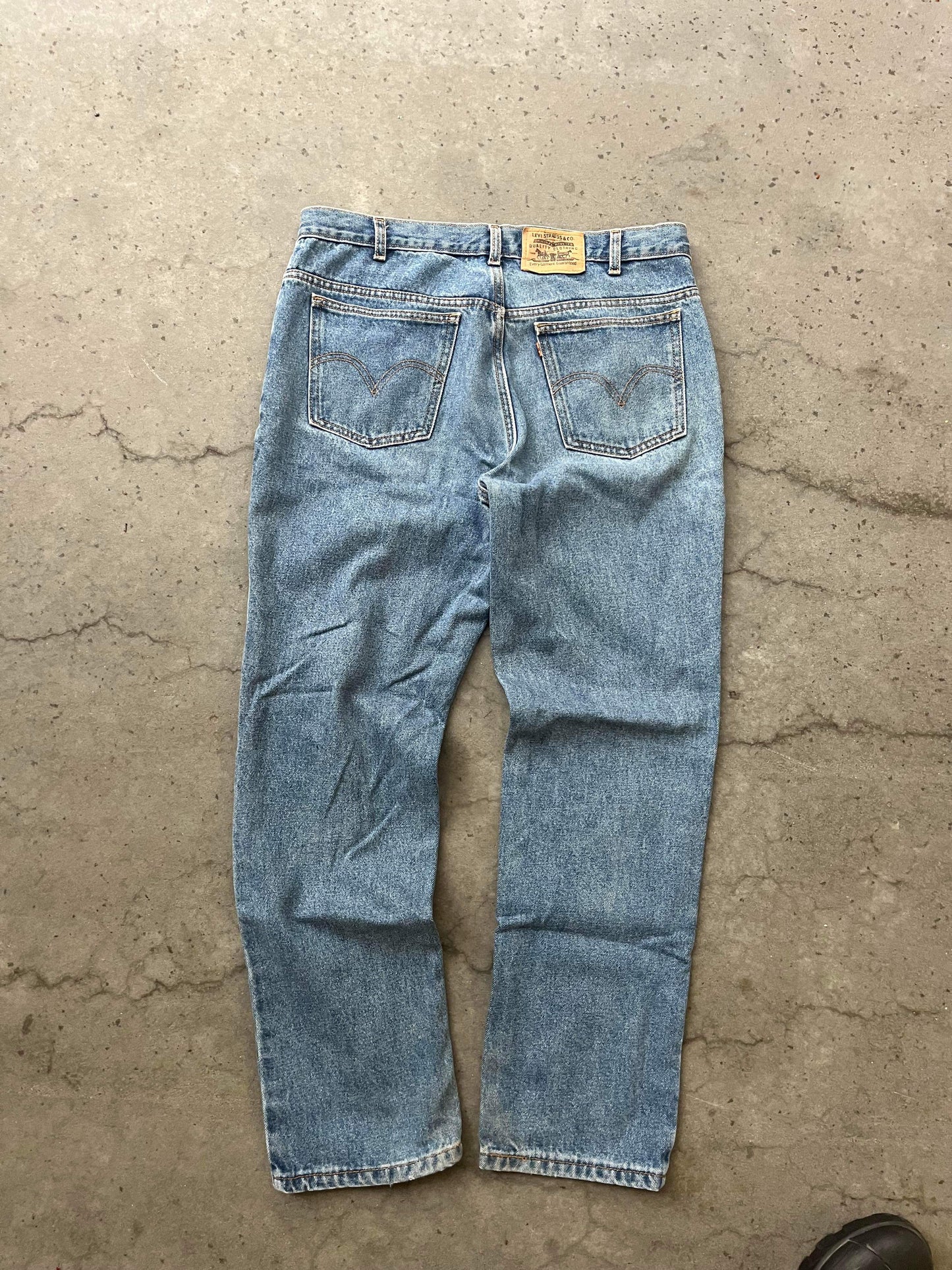 (33”) 90’s Levi Orange Tabs