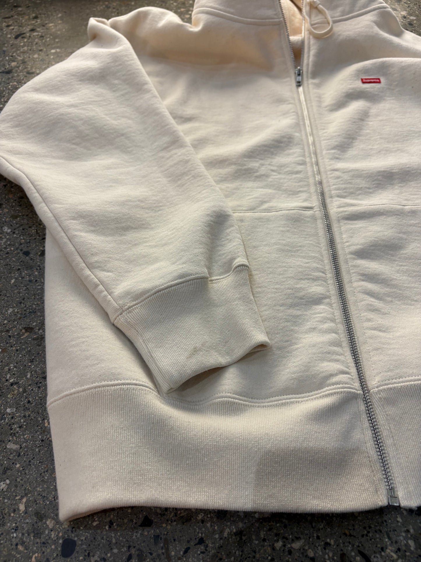 (L) Supreme Small Box Logo Zip up