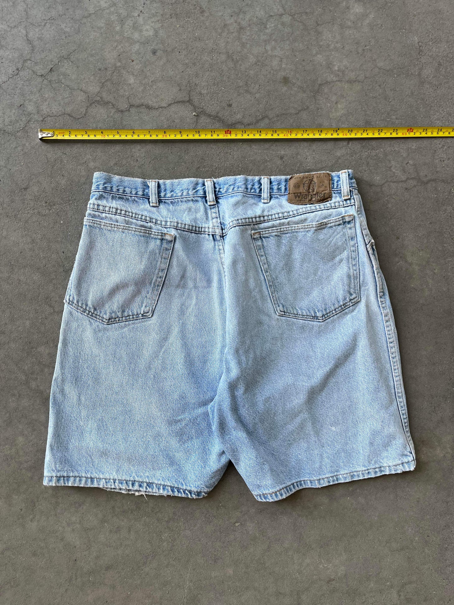 (34”) Wrangler Light Wash Jorts