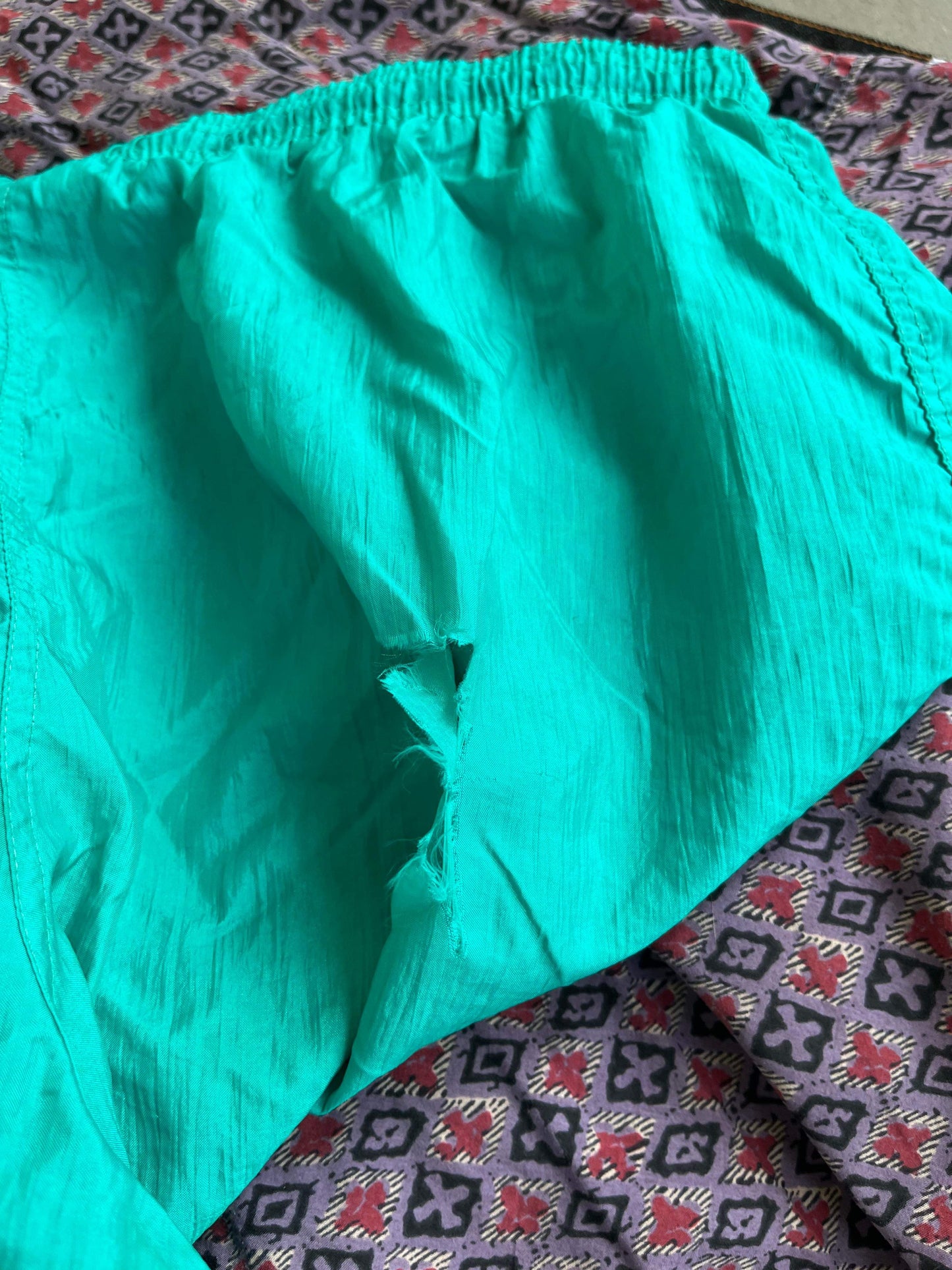 (28”) 90’s Umbro Colorblocking Shorts