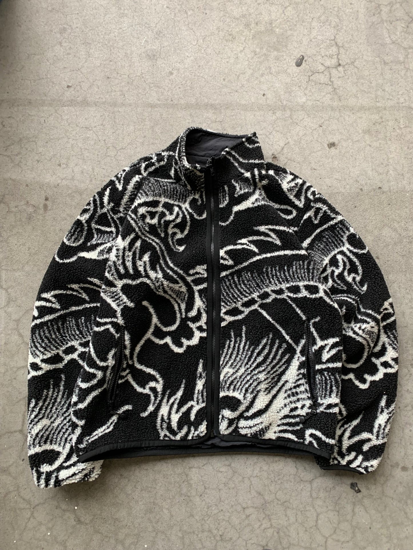 (XS/S) Stussy Reversible AOP Dragon Fleece