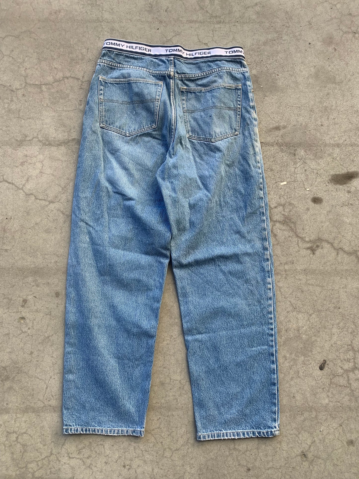 (33”) Tommy Hilfiger baggy Blue Denim