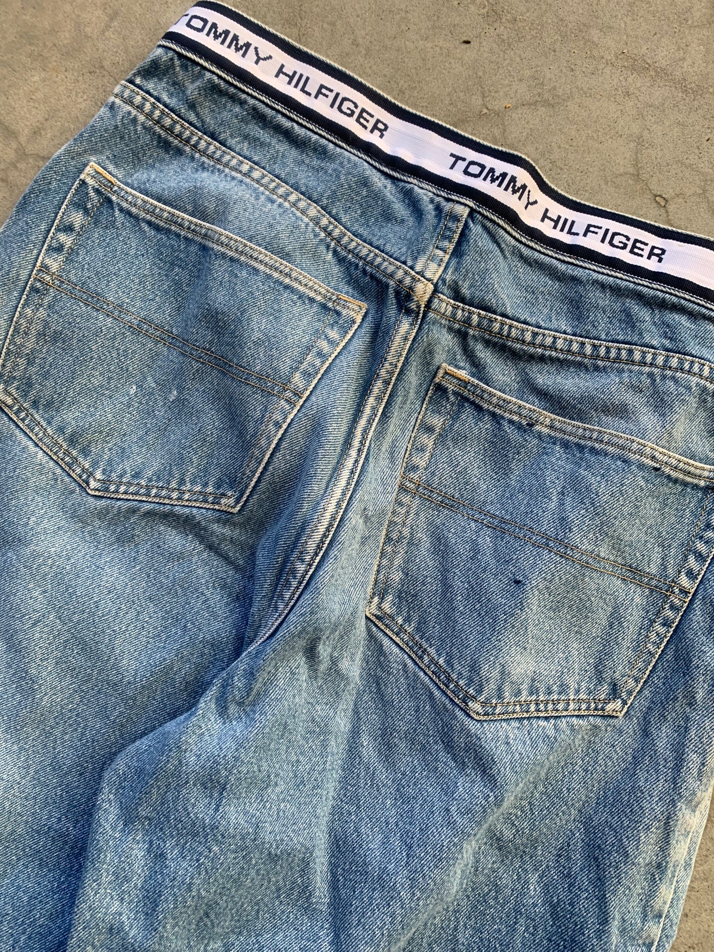 (33”) Tommy Hilfiger baggy Blue Denim