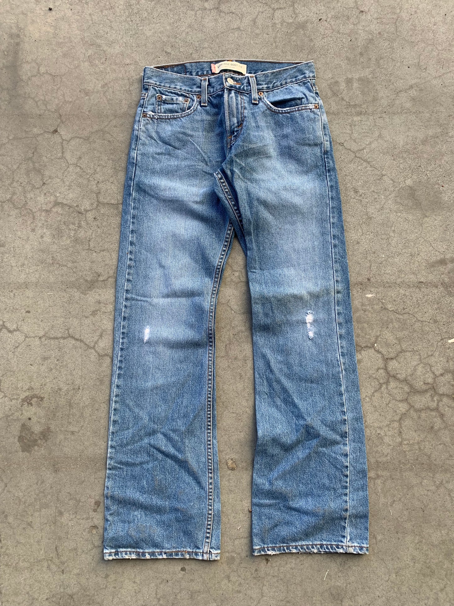 (29”) Levi’s Distressed Bootcut Jeans