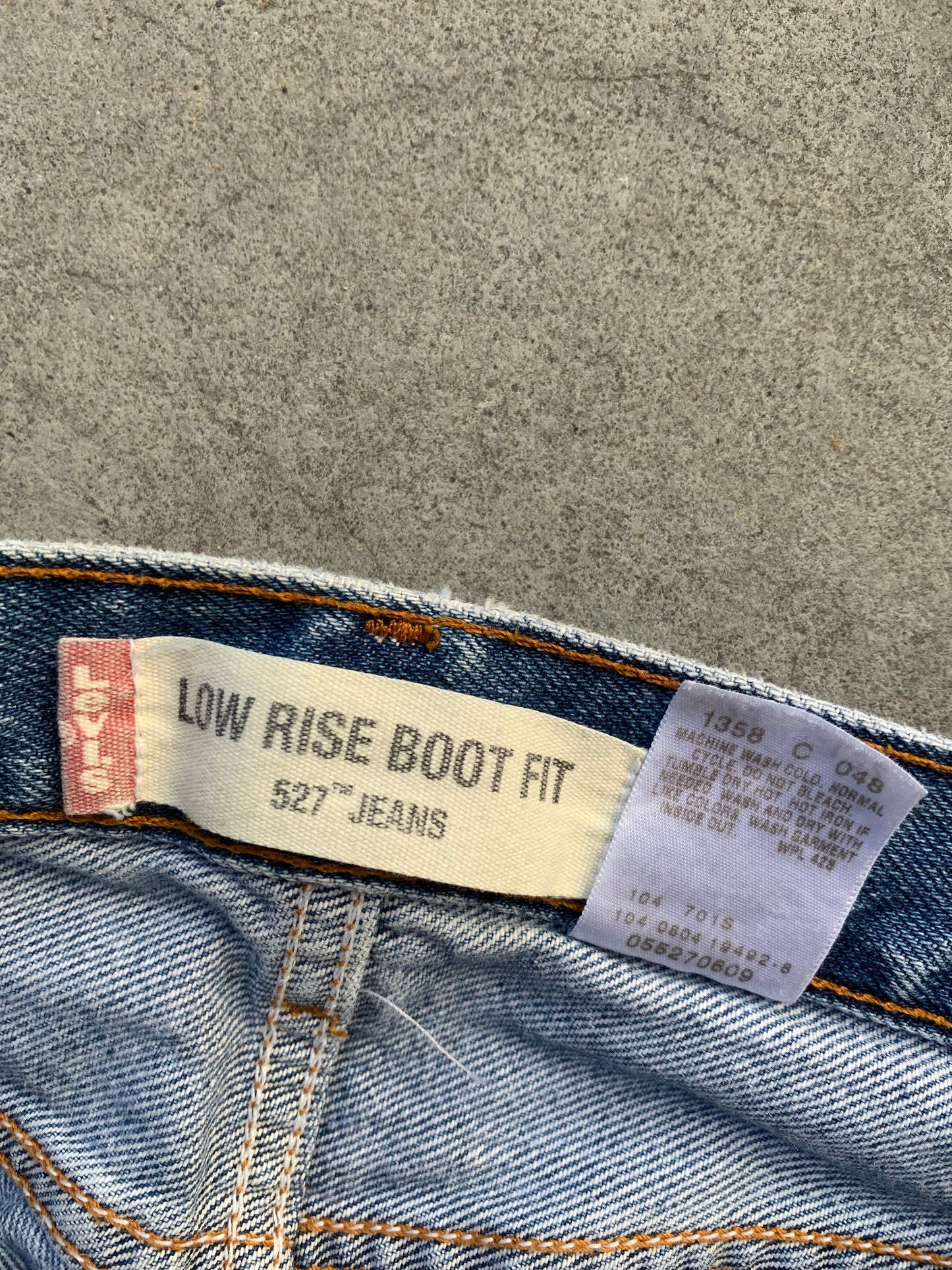 (29”) Levi’s Distressed Bootcut Jeans