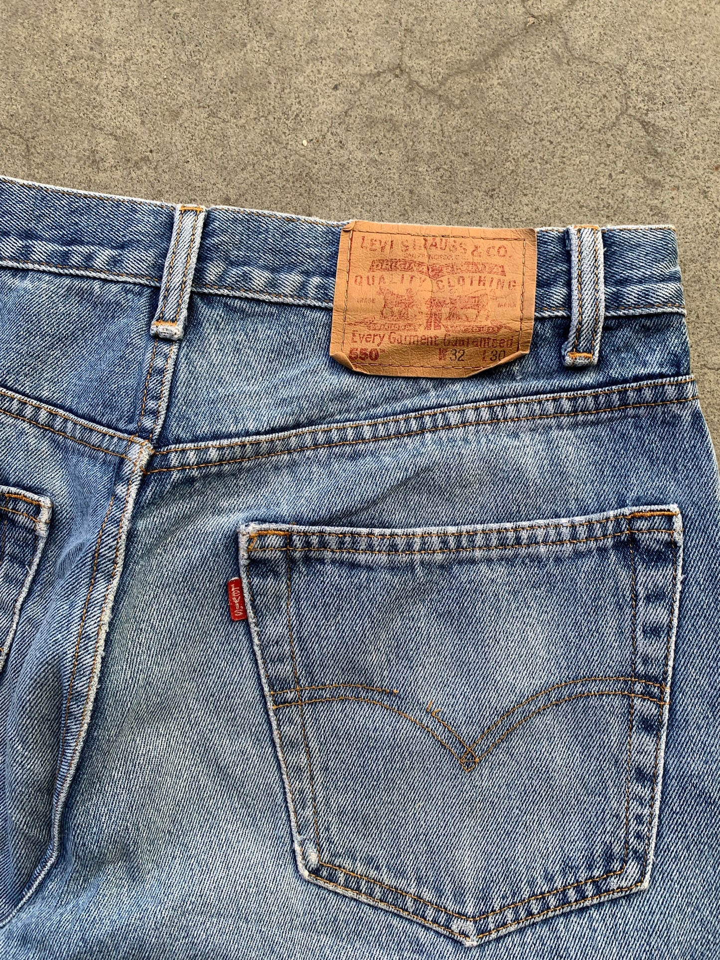 (32”) Vintage Levi 550 Distressed Jeans