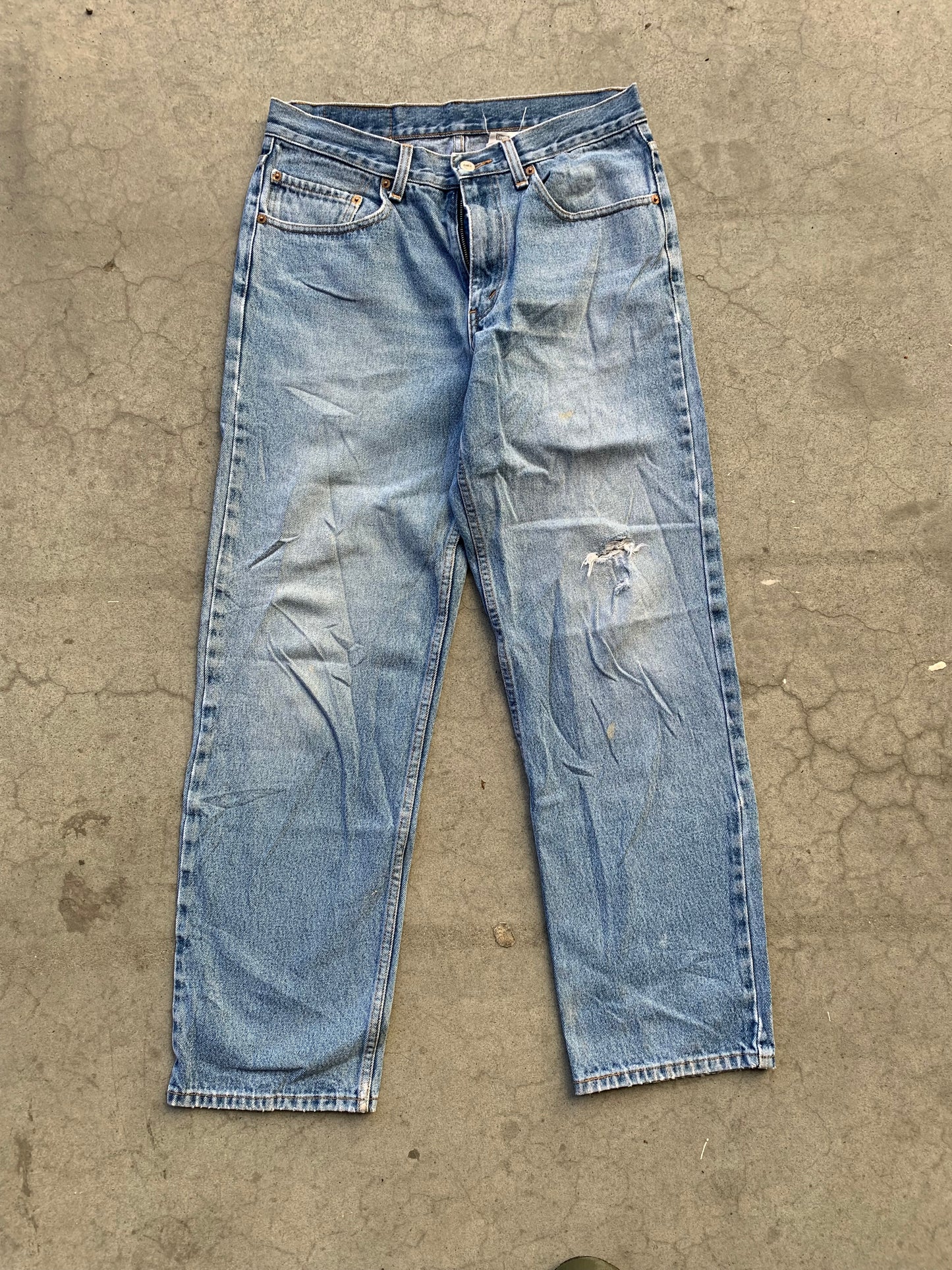 (32”) Vintage Levi 550 Distressed Jeans