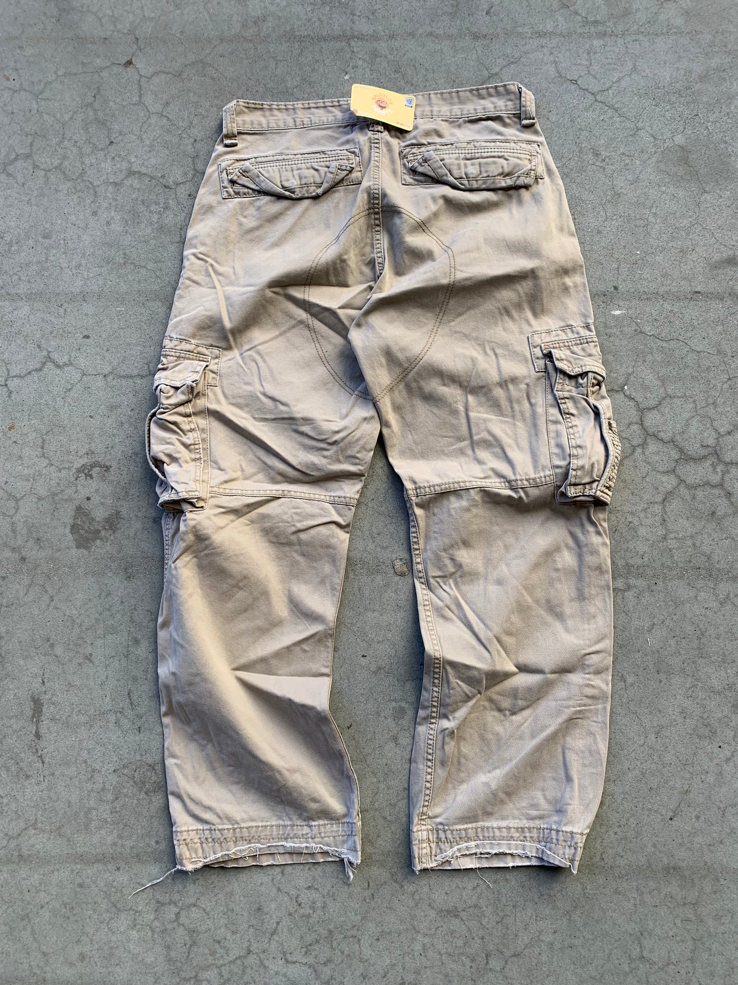 (32”) Levi Utility Cargo Pants