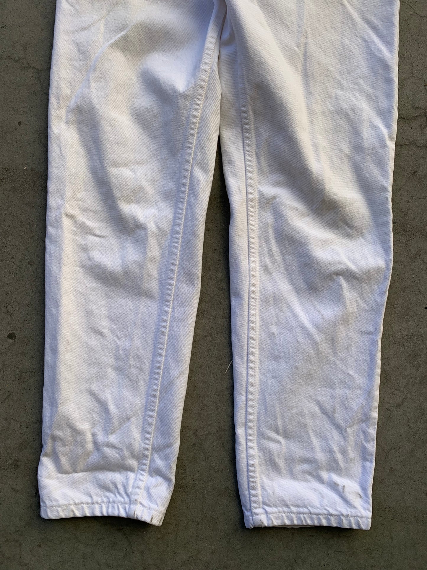 (28”) 90’s White Levi 550 Denim