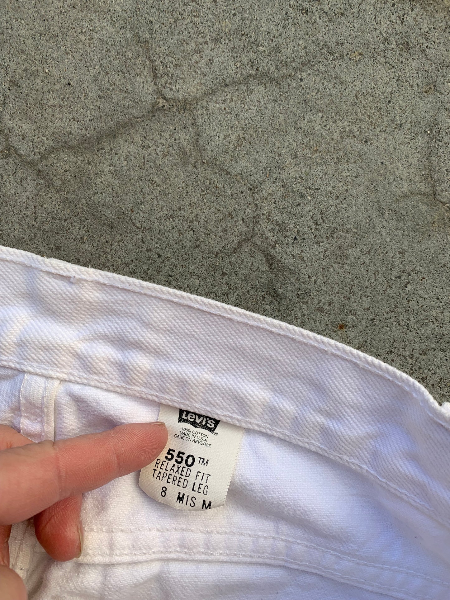 (28”) 90’s White Levi 550 Denim