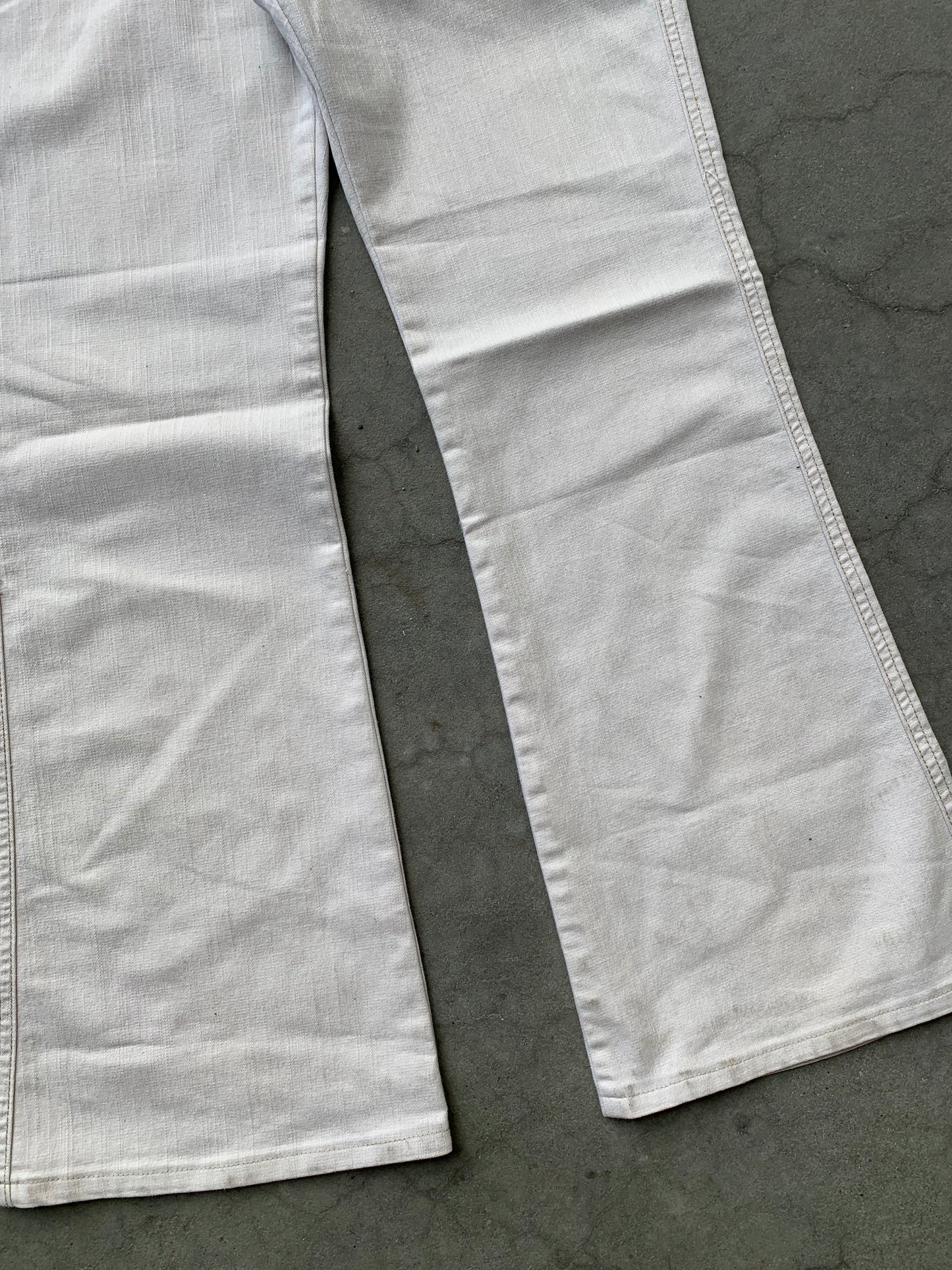 (34”) 00’s Flared Illegal Jeans