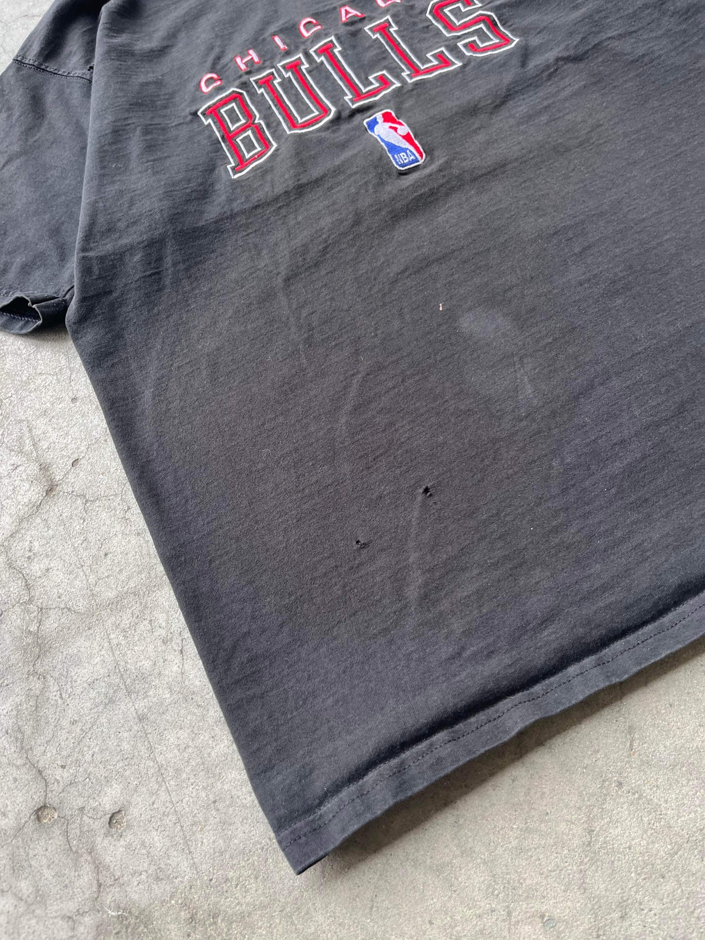 (L/XL) 90’s Distressed Chicago Bulls Tee