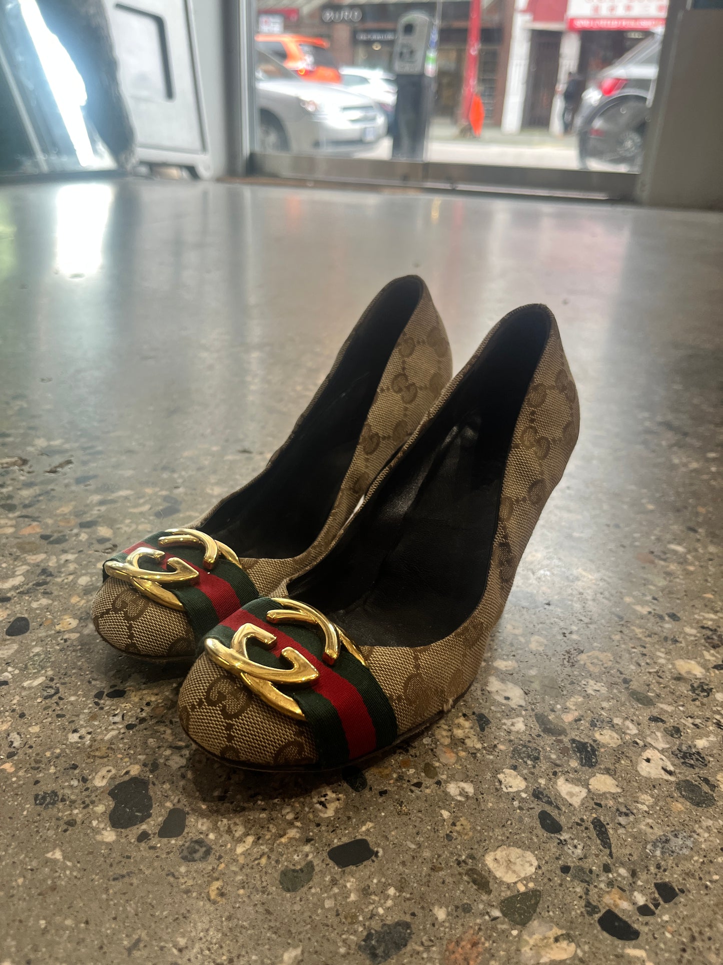(5 US) Gucci GG Canvas Pump