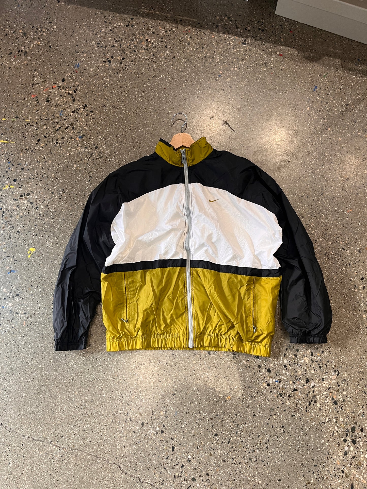 (L) 90s White Black Avocoado Green Nike Windbreaker