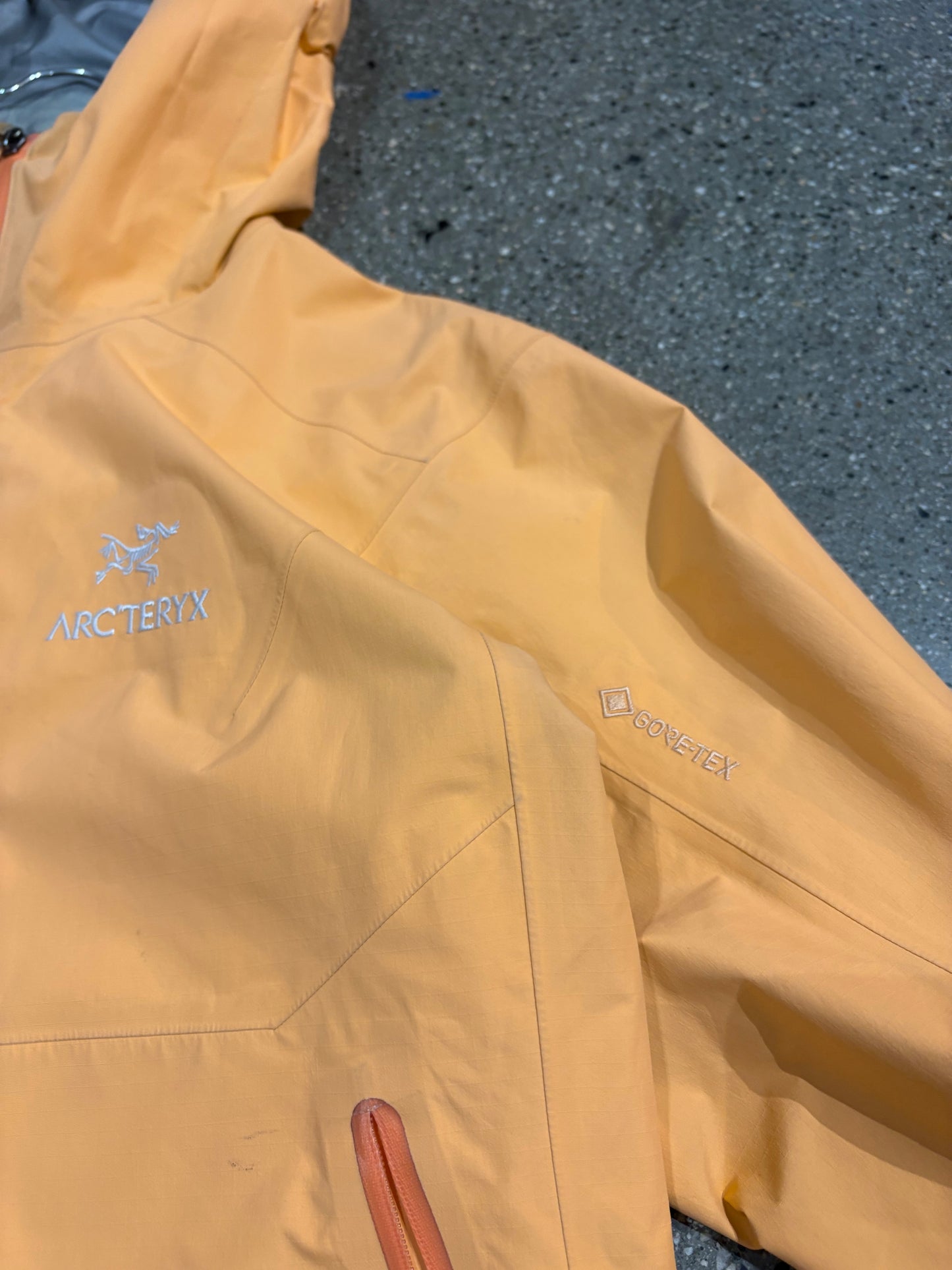 (Womens M) Arcteryx Zeta SL PEACH