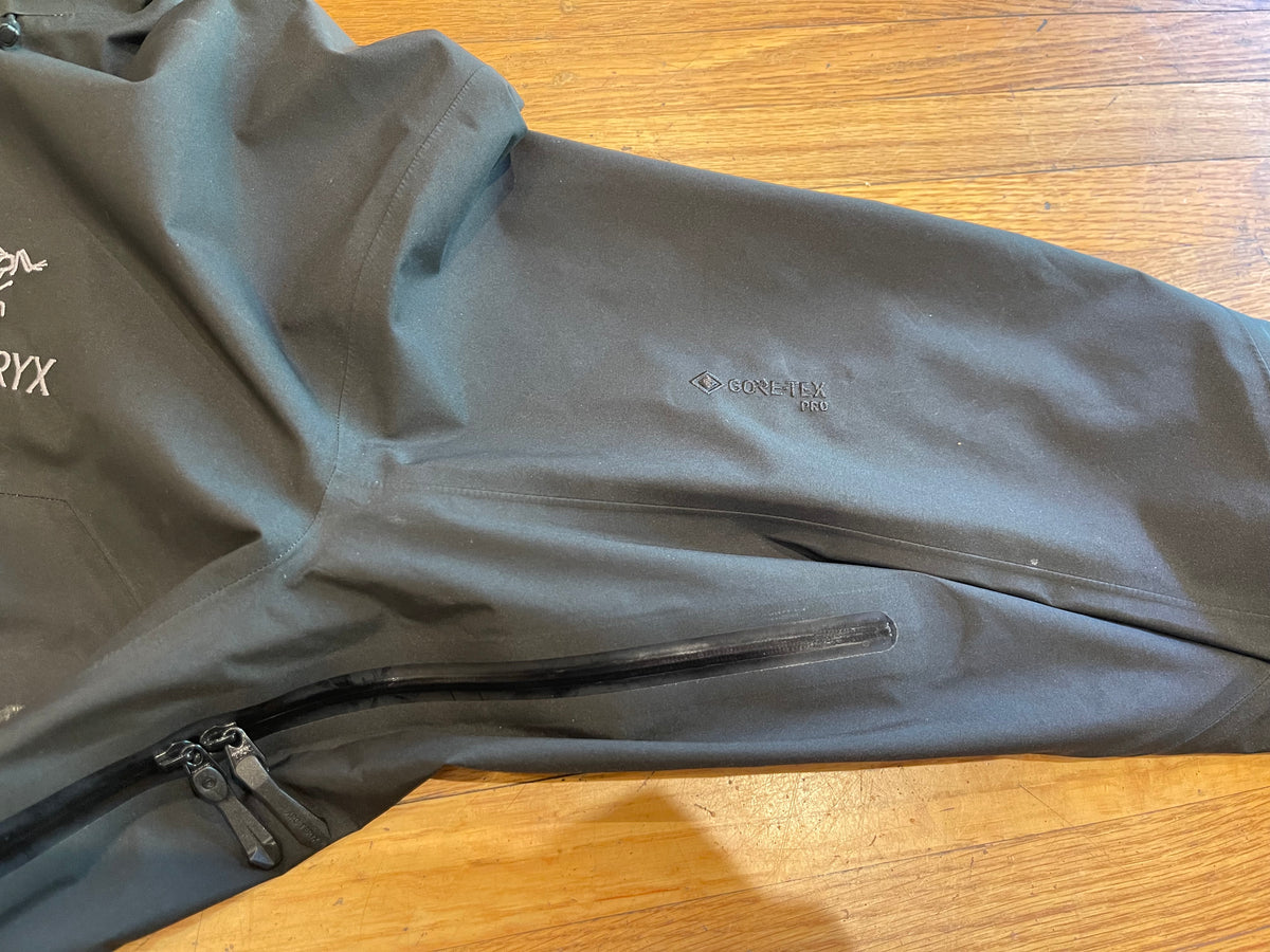 (Men’s S) Black Arc’teryx Beta AR