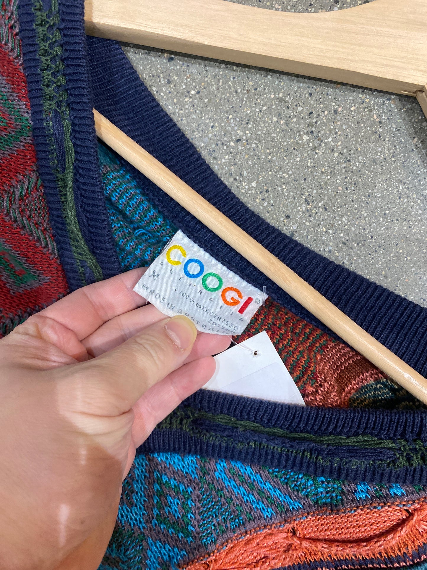 (m/l) Coogi V Neck