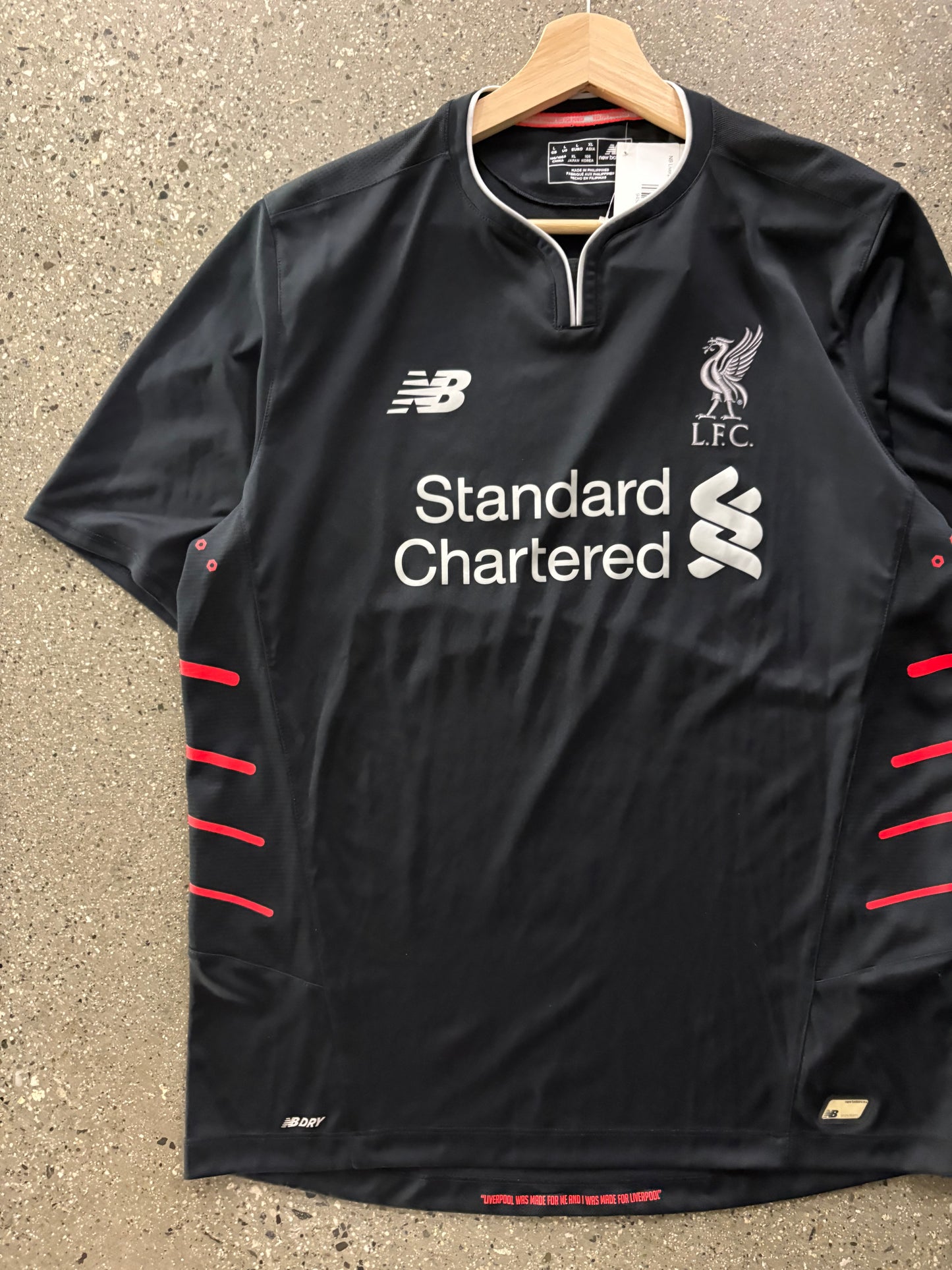 (L) NB Liverpool 16-17 Away Kit ( Hole on Back )