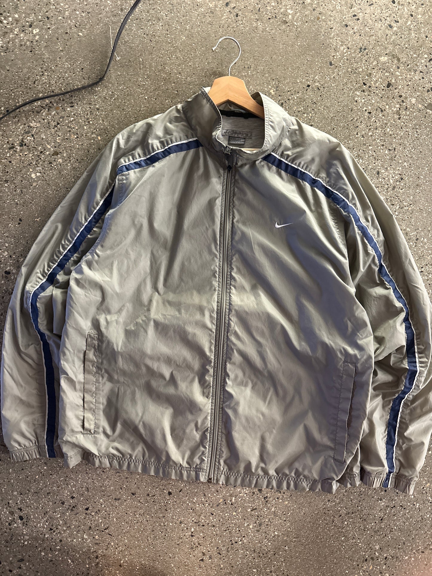 (L) 2000s Grey Nike Windbreaker
