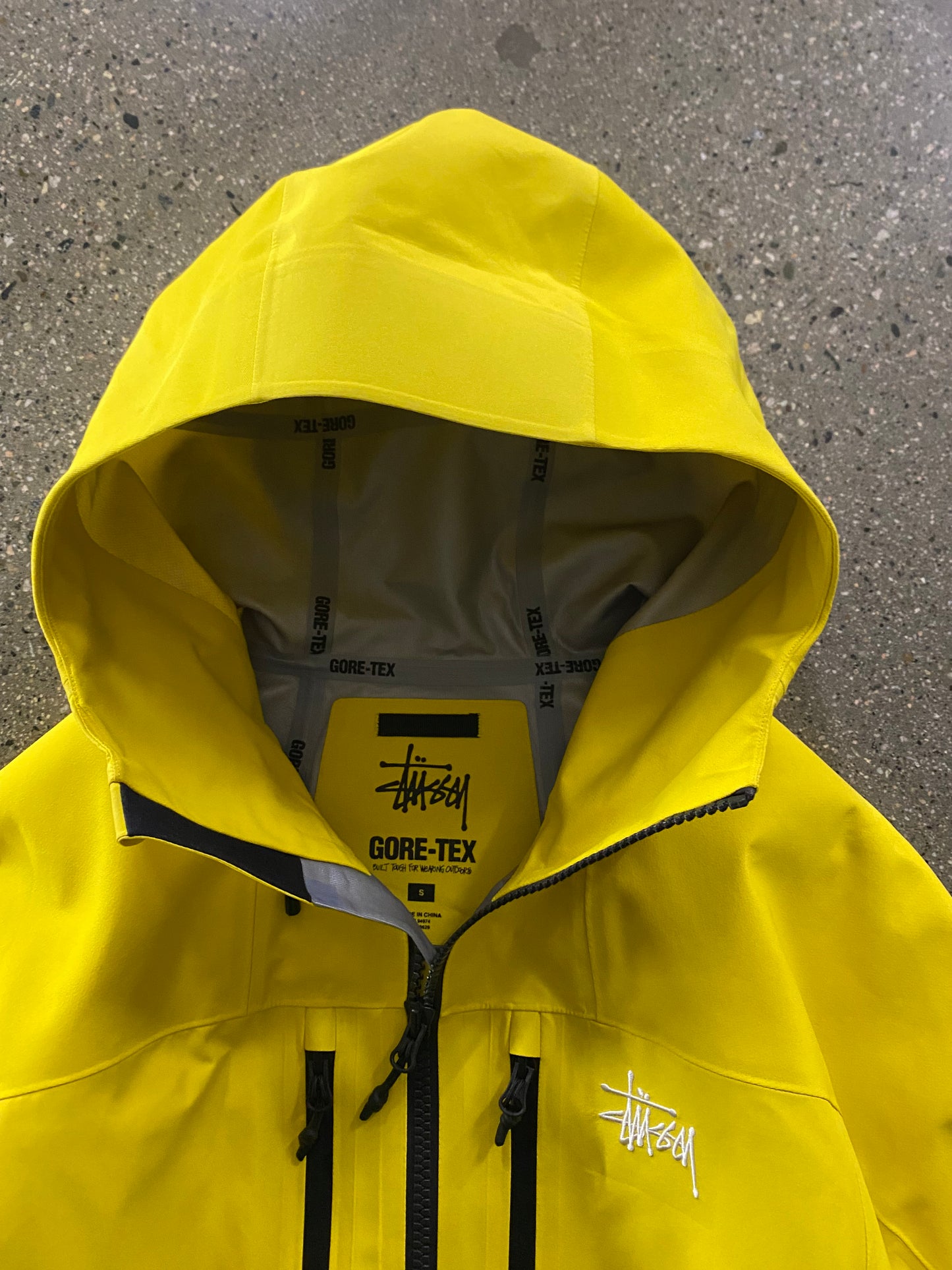 (S/M) Stussy Yellow Goretex Rain Jacket SS26