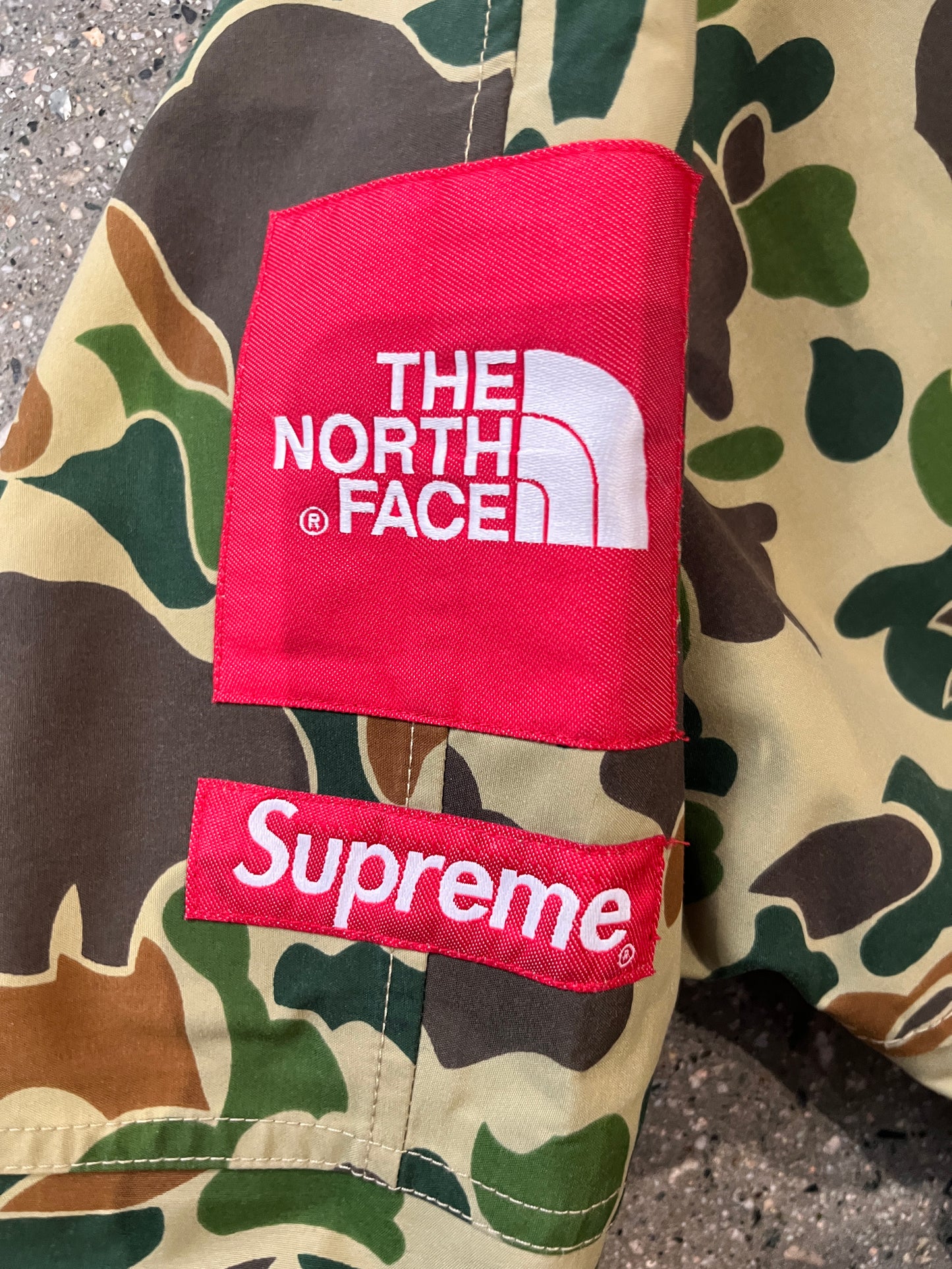 (L) Supreme X The North Face Duck Camo Jacket FW10