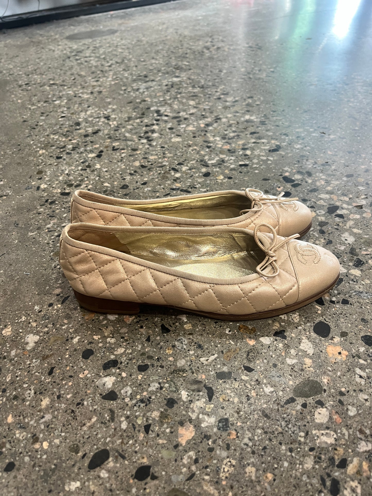 (6 US) Chanel Ballet Flats - Cream