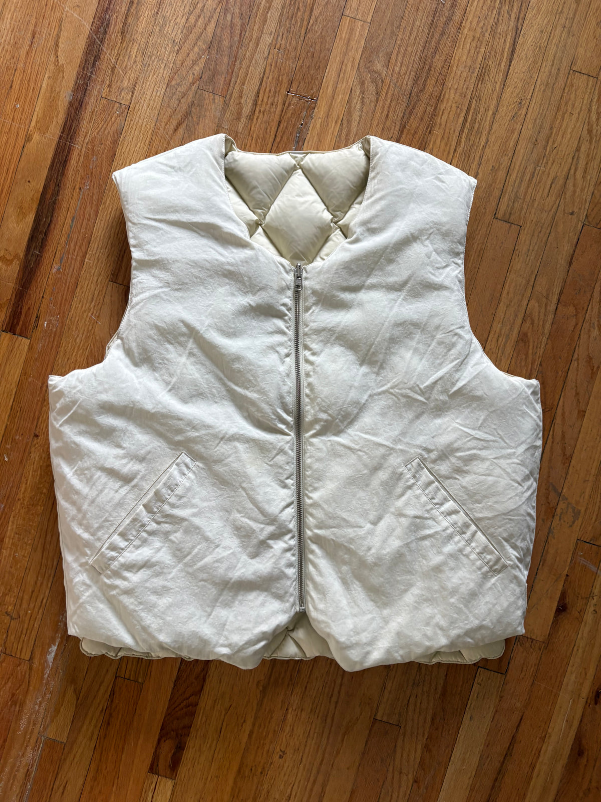 (L) Stussy Cream Quilted Reversible Vest