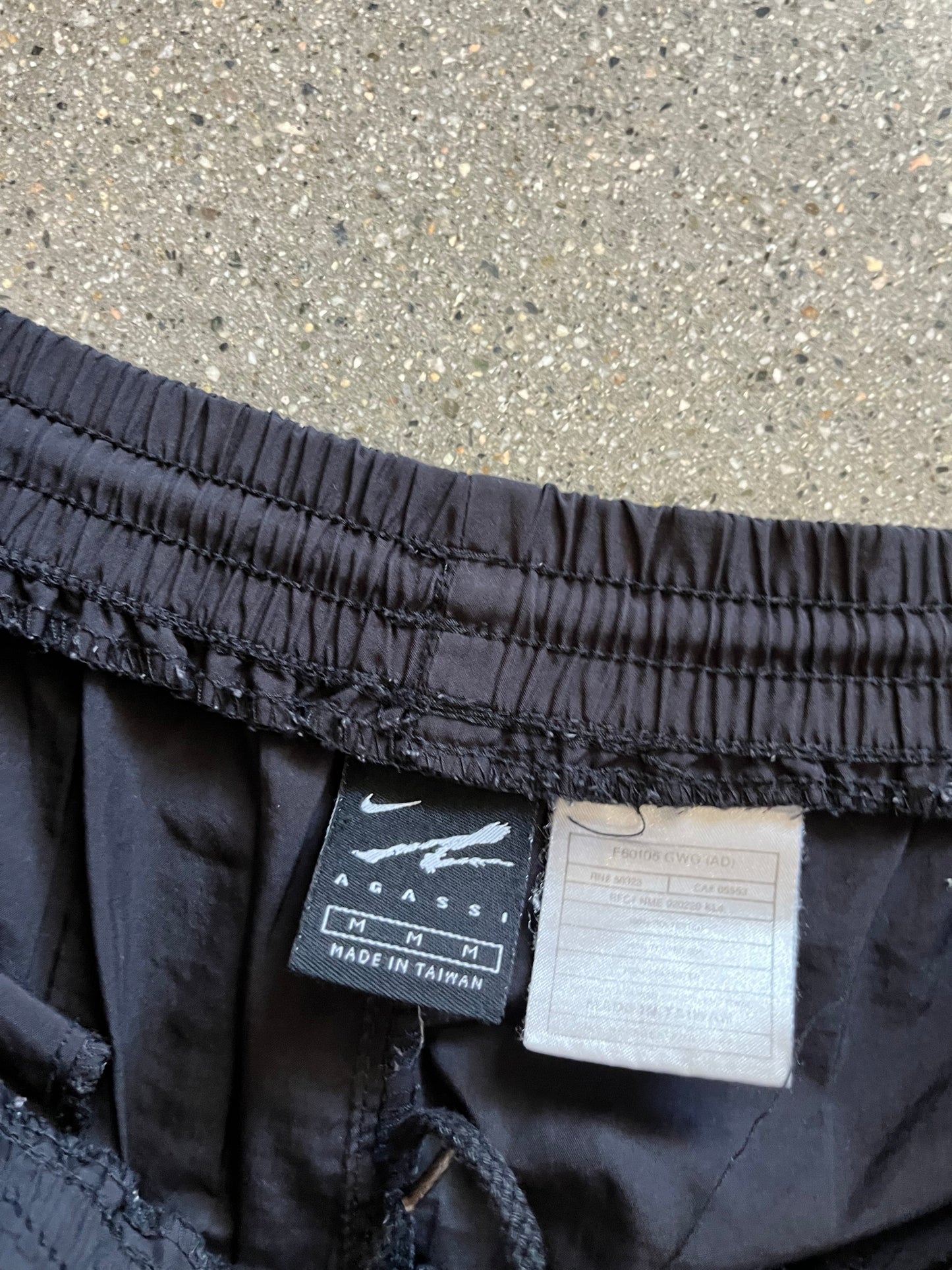 (W30”) 90s Nike Nylon Black Shorts