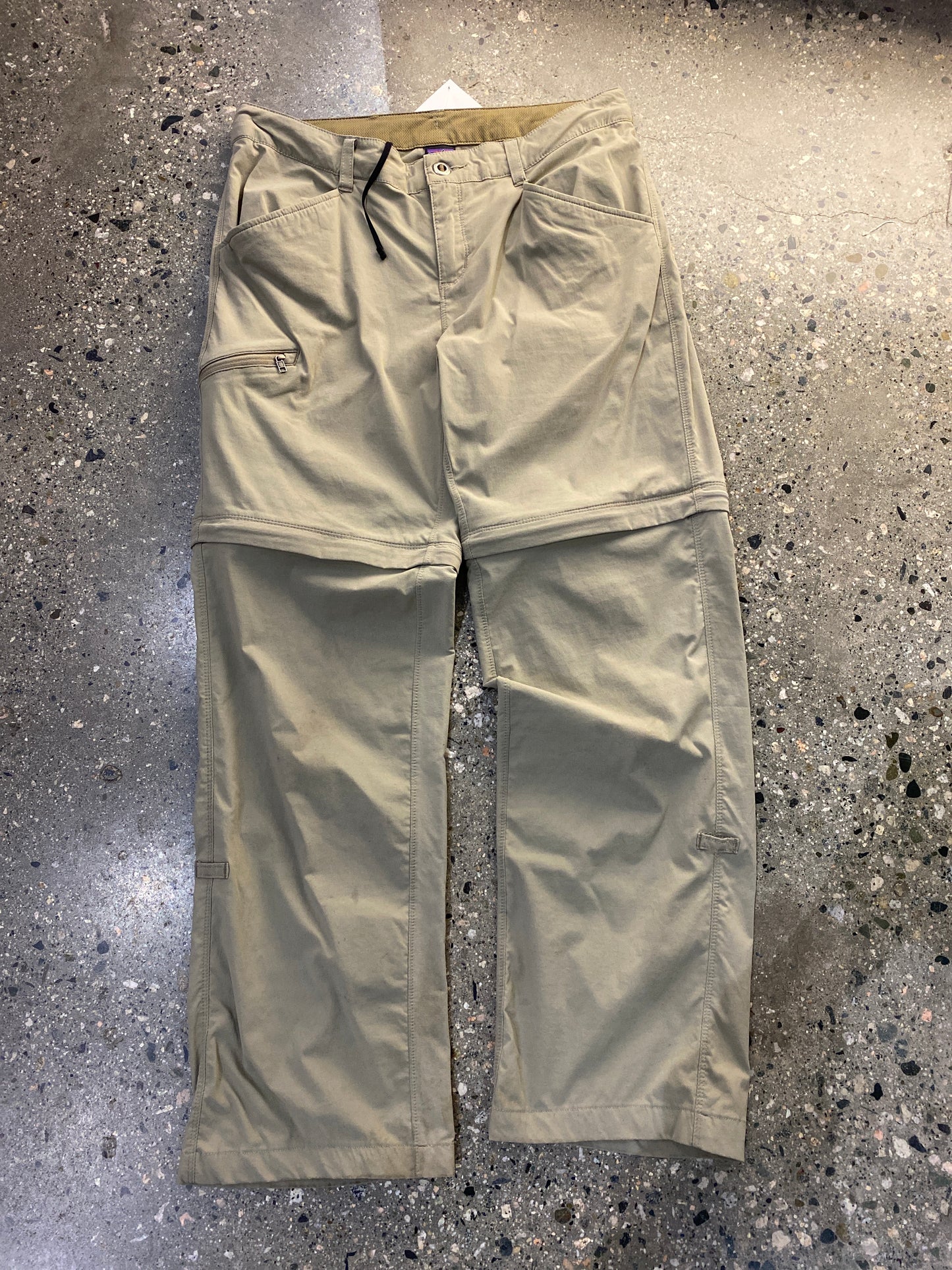 (28”) FW31 - Patagonia Beige Nylons