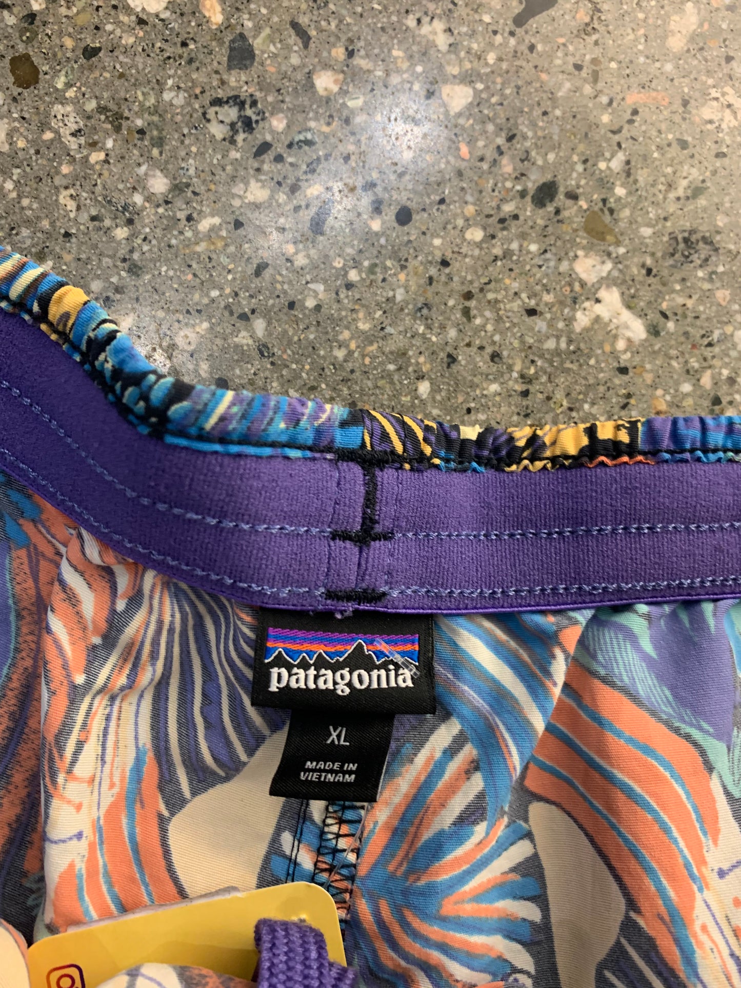 (XL) Patagonia Artistic Shorts