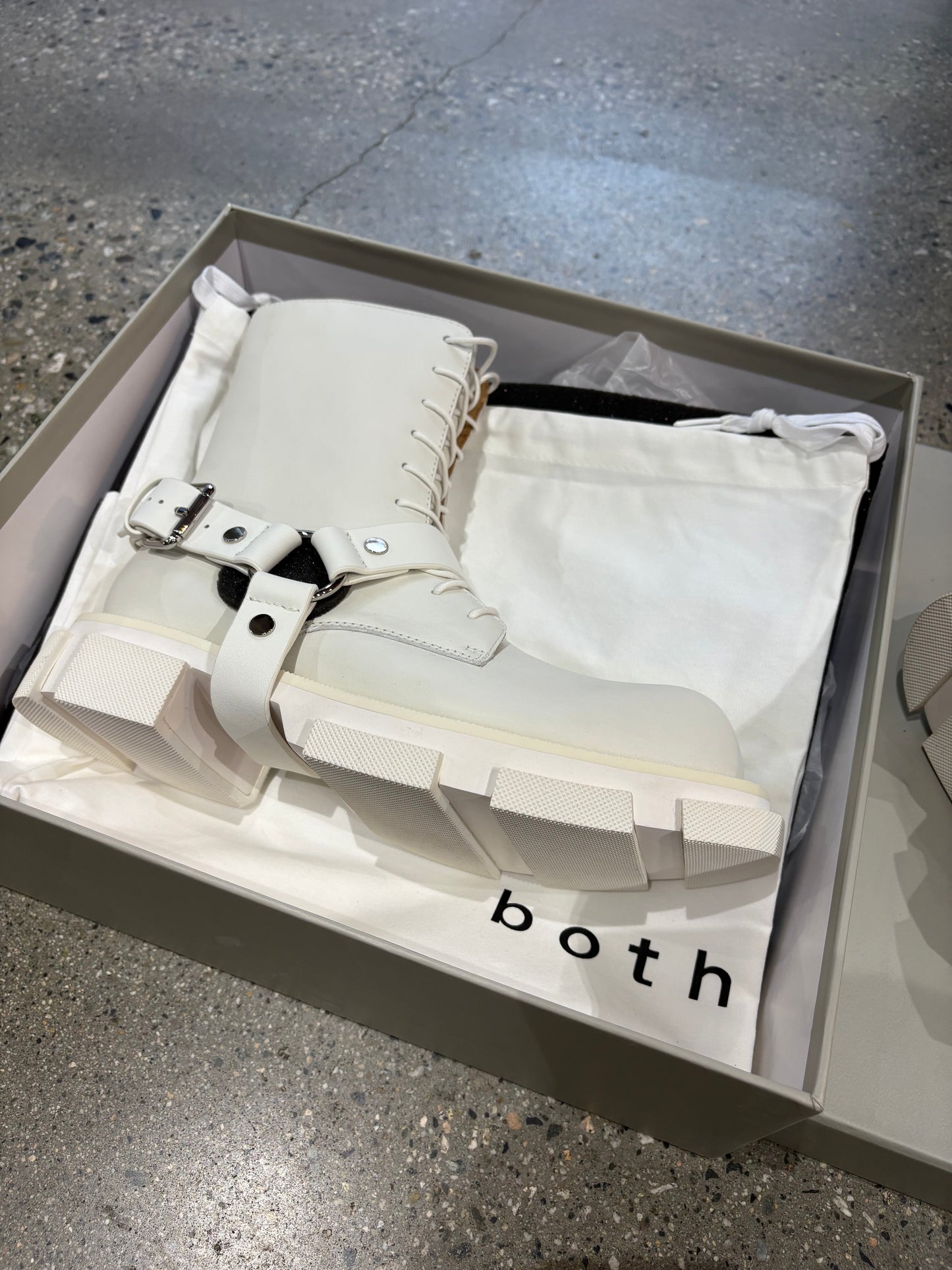 (EU40) White Gao Harness Boot *retail $835