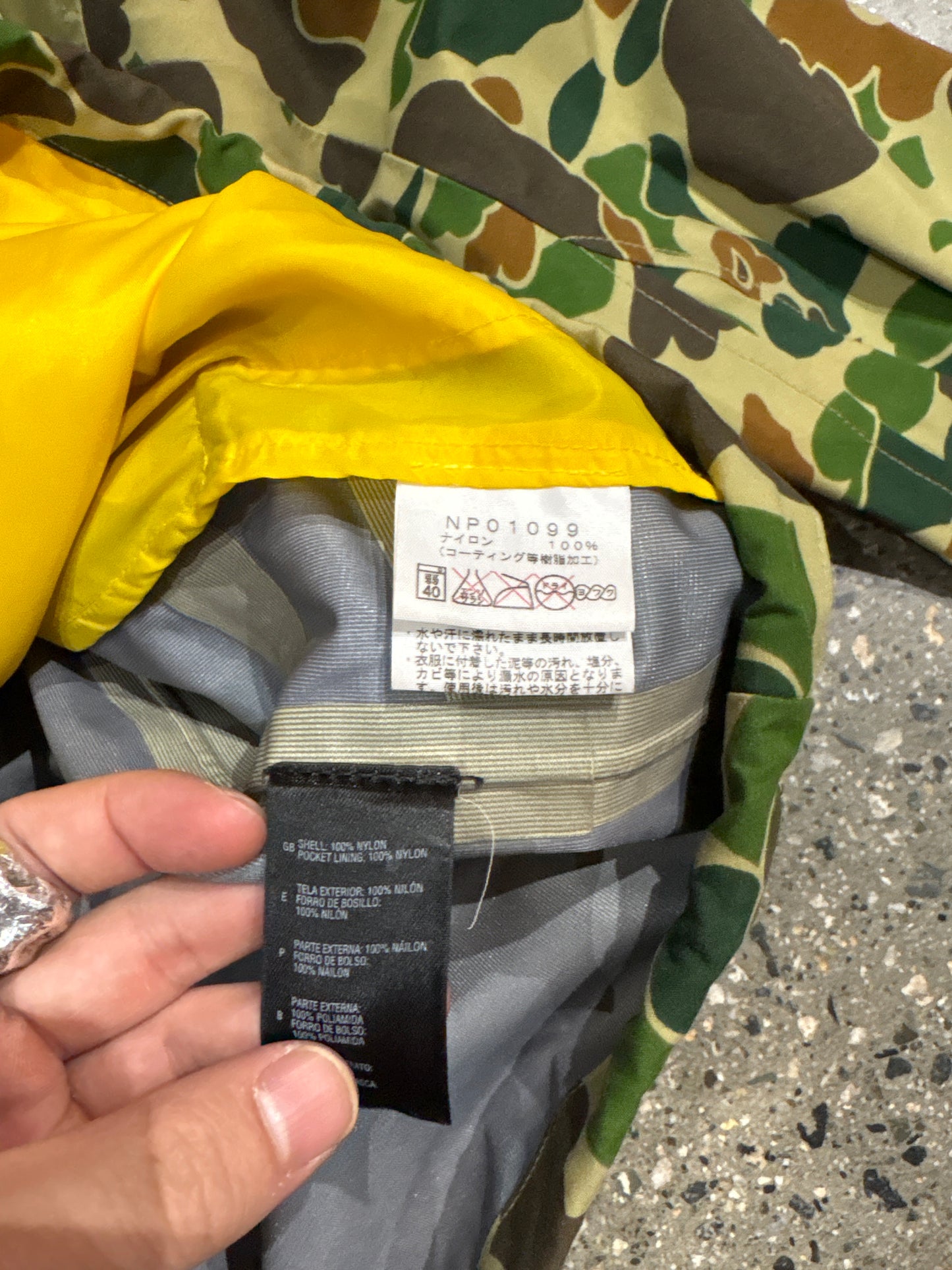(L) Supreme X The North Face Duck Camo Jacket FW10