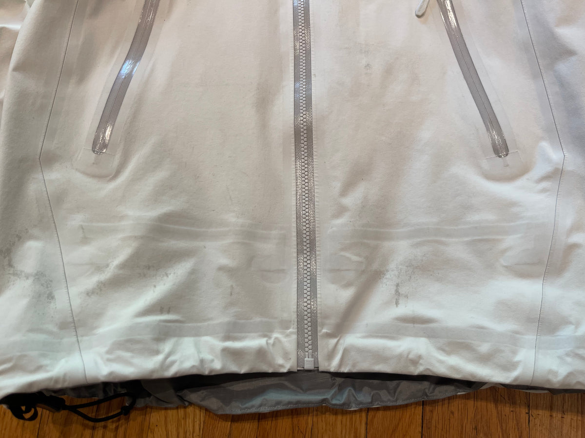 (XS) Arc’teryx Beta Platinum White Goretex Jacket