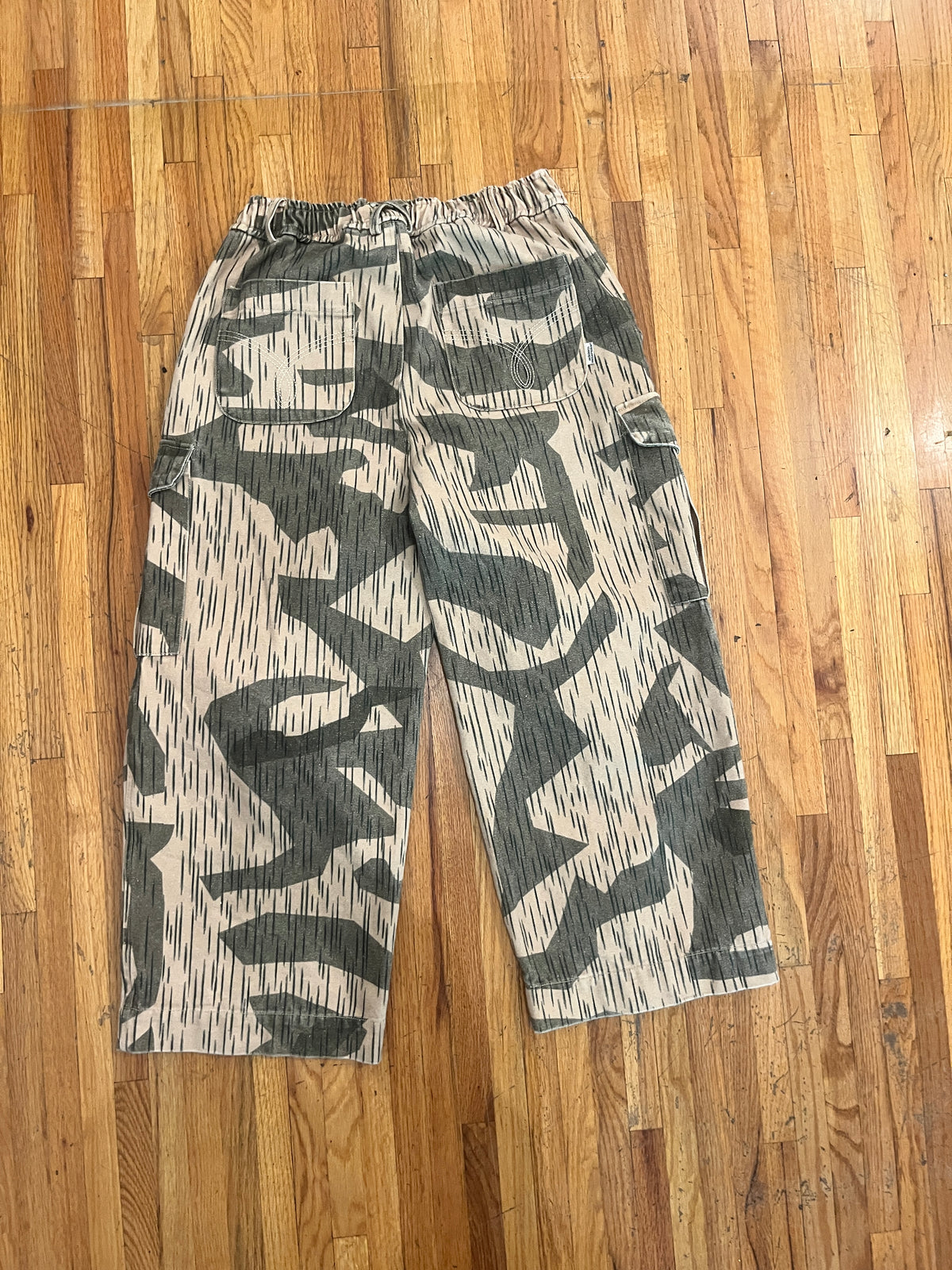 (S- M) Adidems Asteriks Camo Twill Balloon Cargo Pants