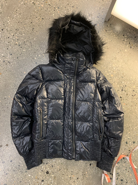 (Womens M) Nike Puffer ( Hood is Detachable)