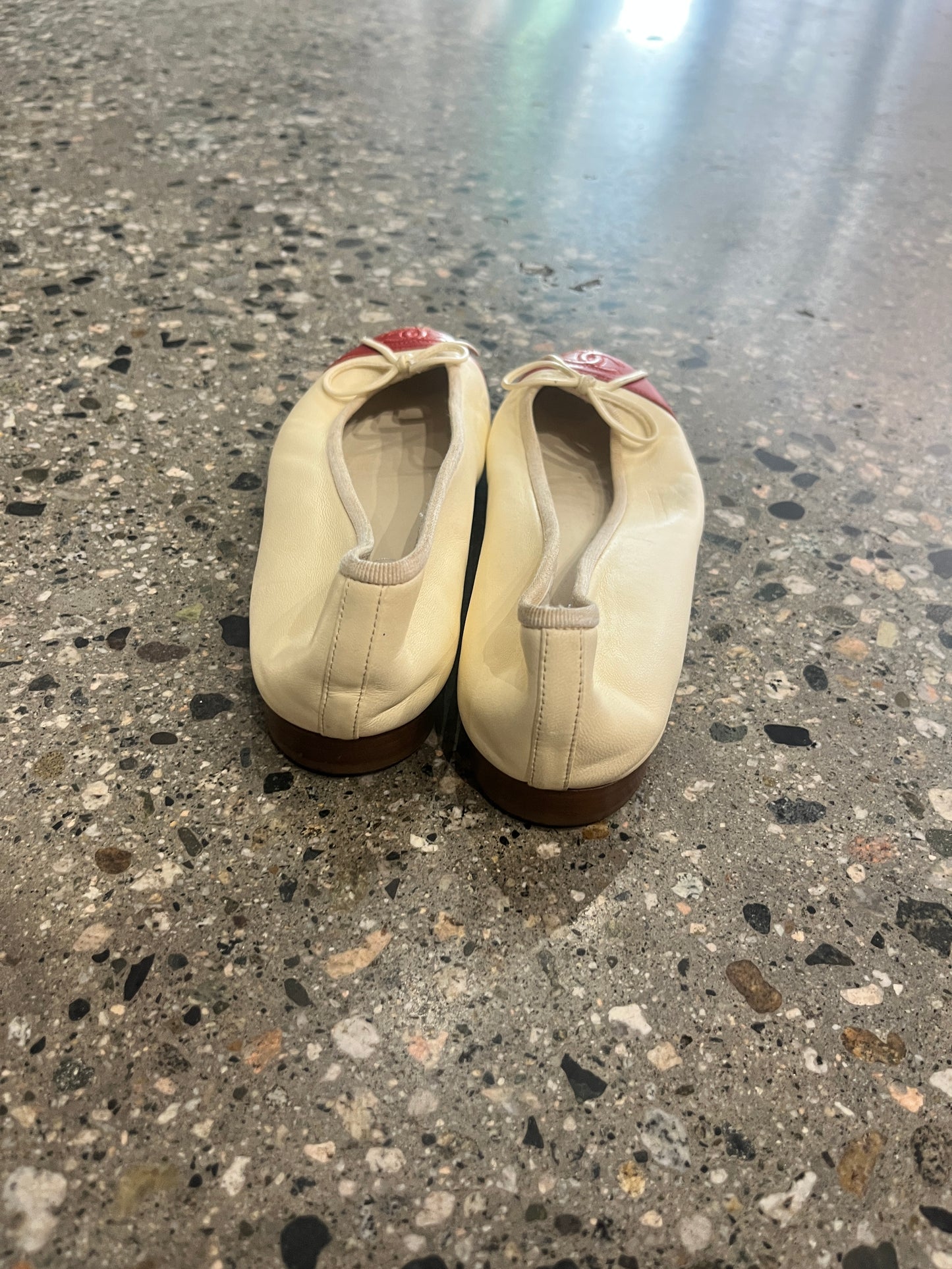 (5.5 US) Chanel Ballet Flats - Cream+Red