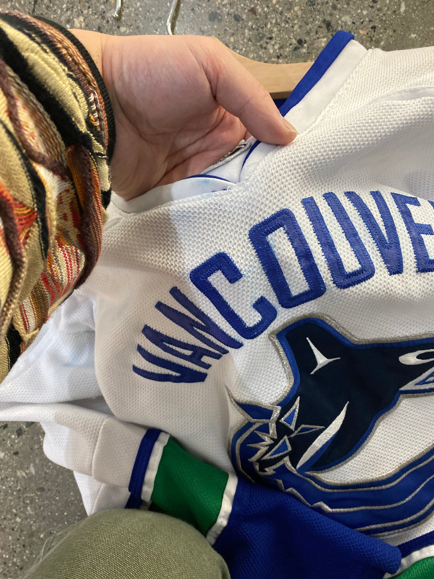 (youth s/m/Adult XXS) 00 Reebok Canucks Jersey