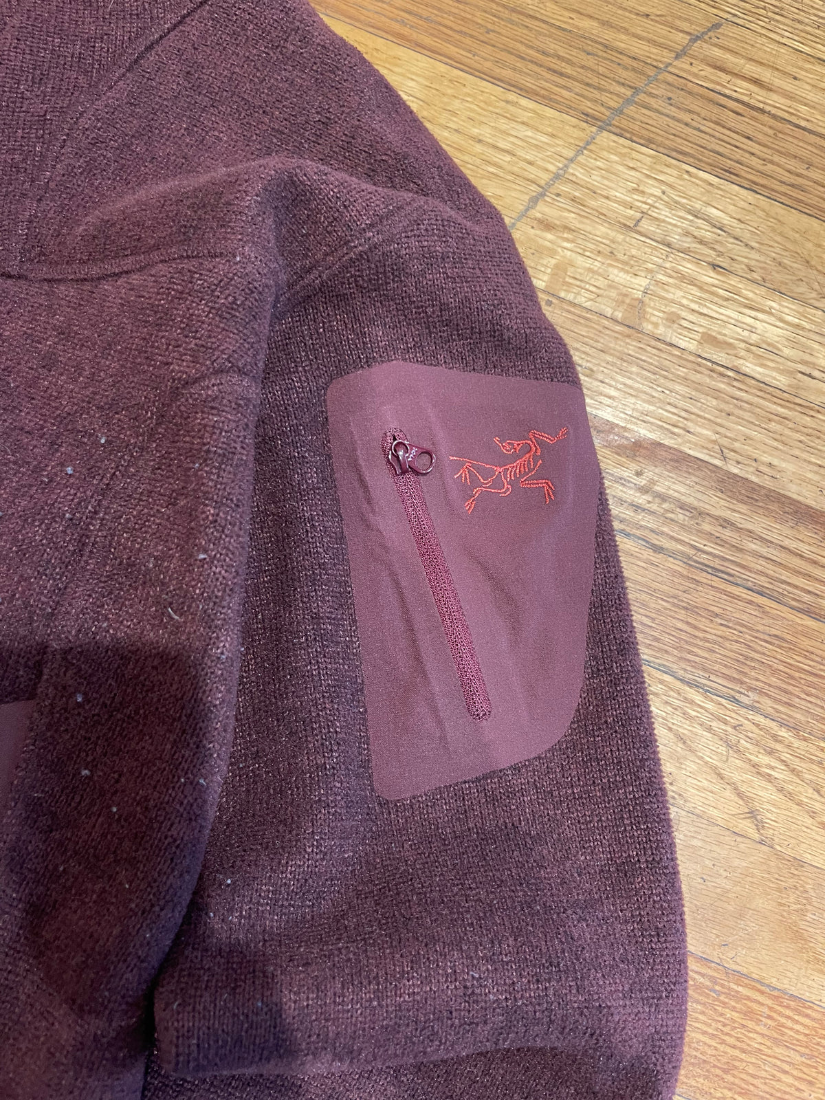 (Women’s S) Arc’teryx Covert - Burgundy
