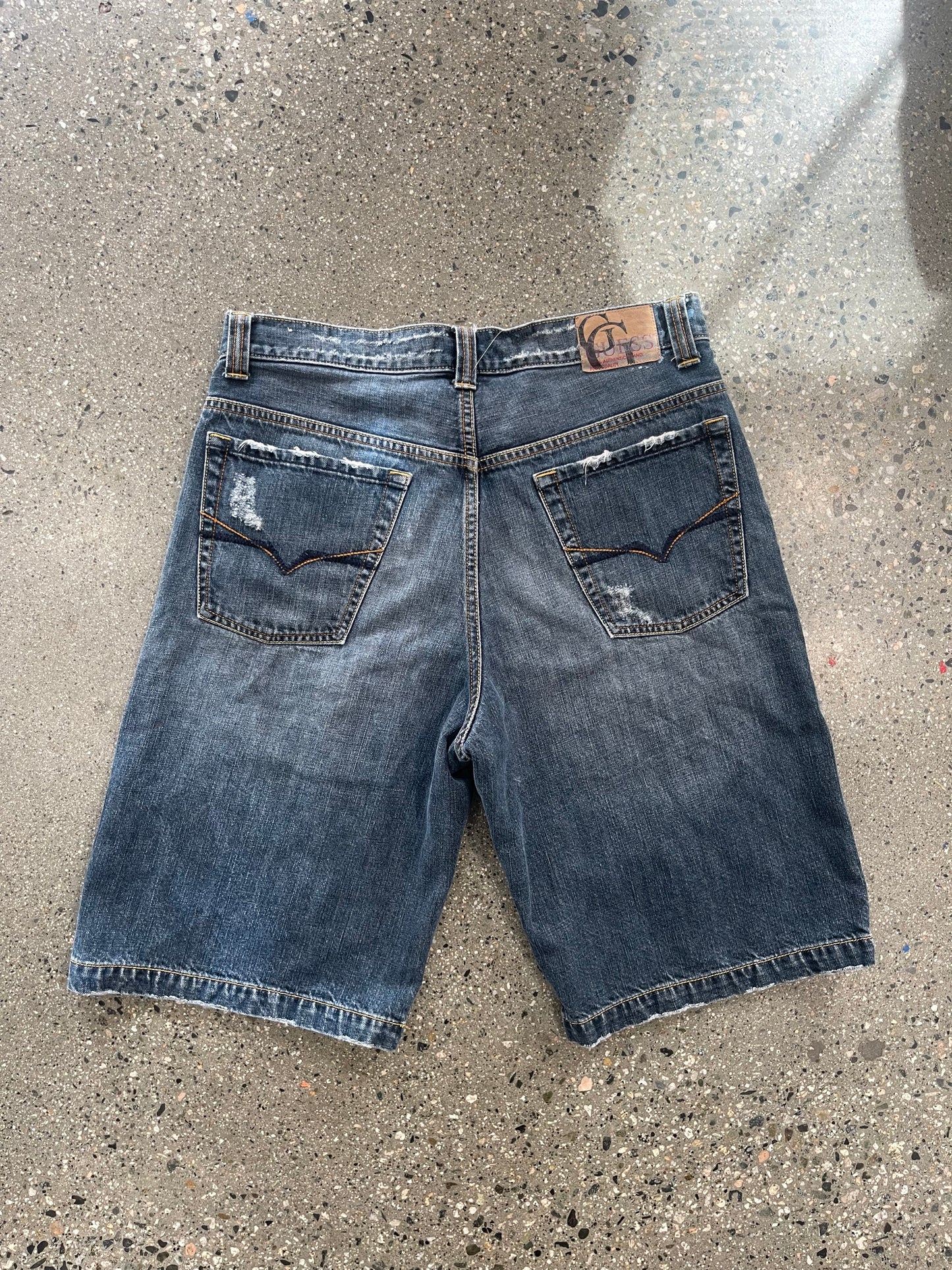 (32”) Guess Sunfaded Jorts